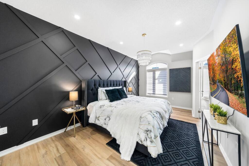 Modern 4 Level home-Game room/Parking/Near Airport