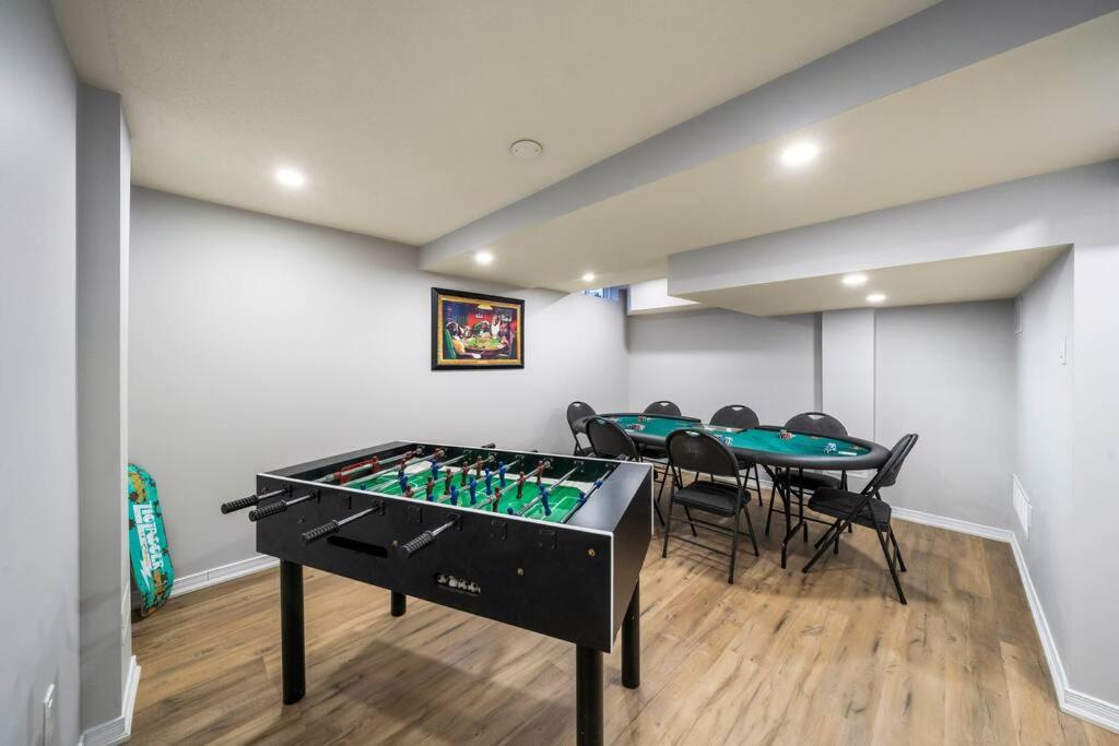 Modern 4 Level home-Game room/Parking/Near Airport