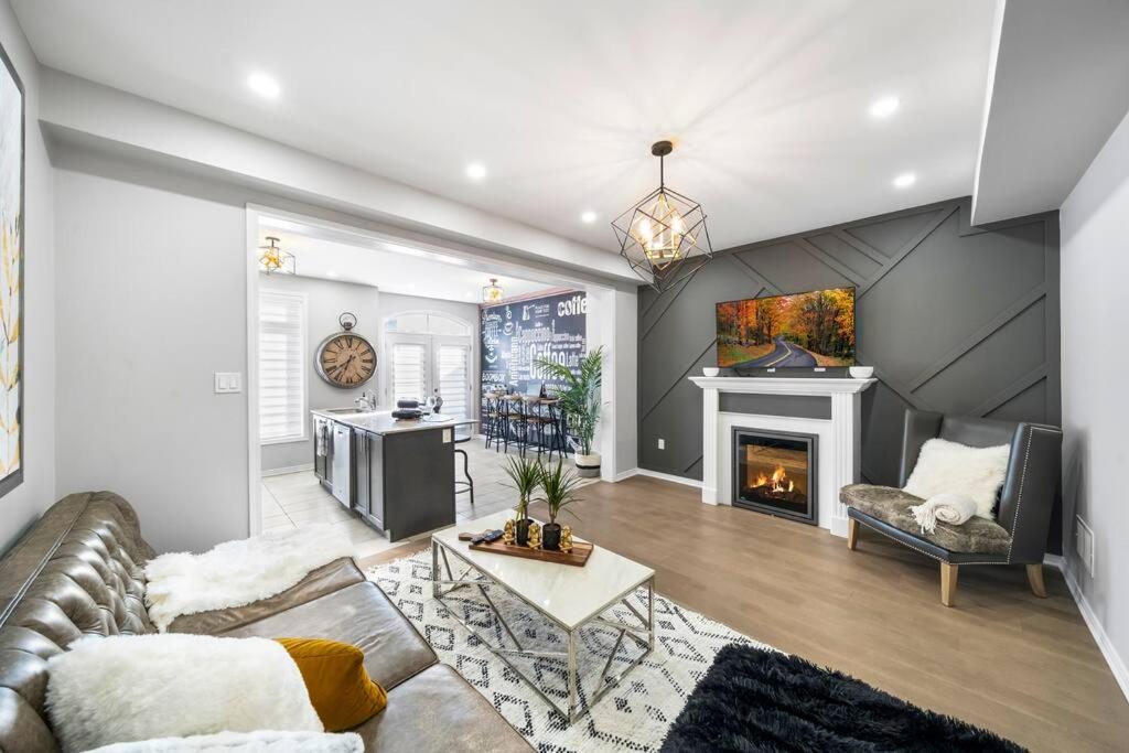 Modern 4 Level home-Game room/Parking/Near Airport