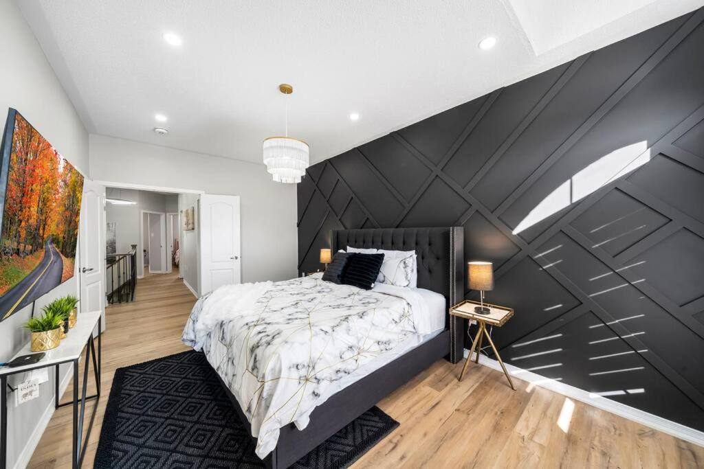 Modern 4 Level home-Game room/Parking/Near Airport