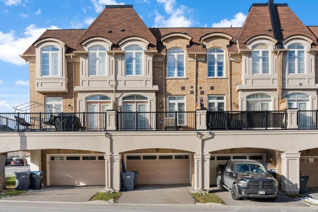 Modern 4 Level home-Game room/Parking/Near Airport