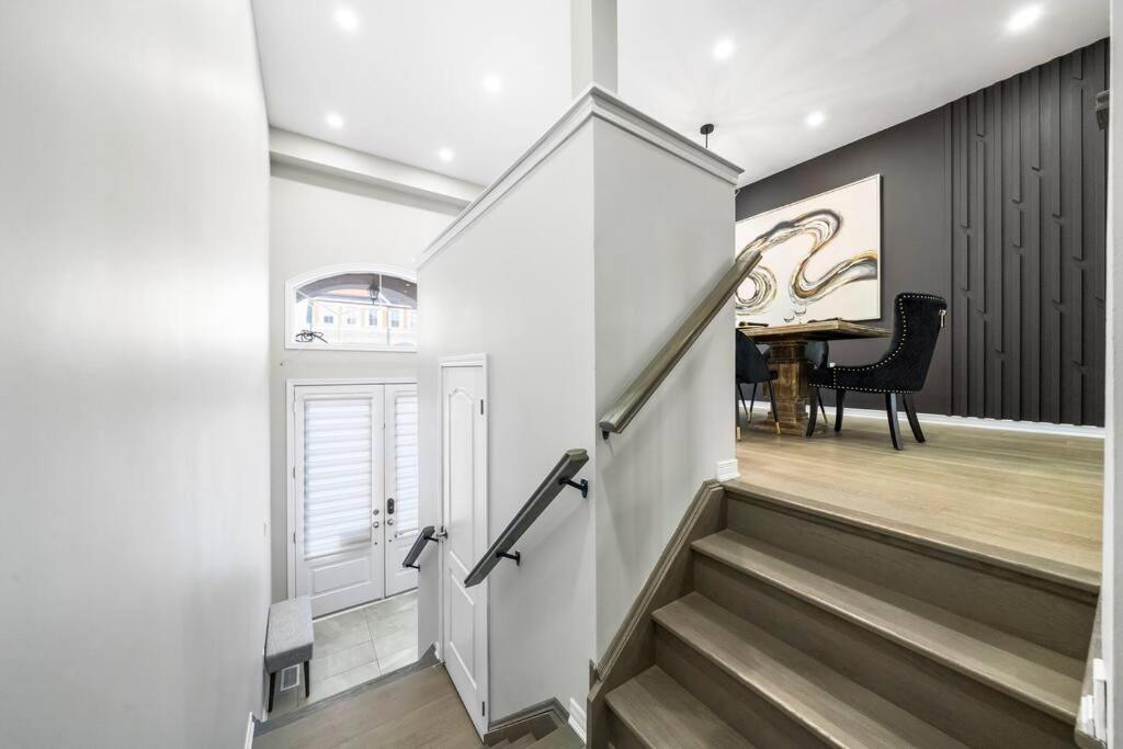 Modern 4 Level home-Game room/Parking/Near Airport