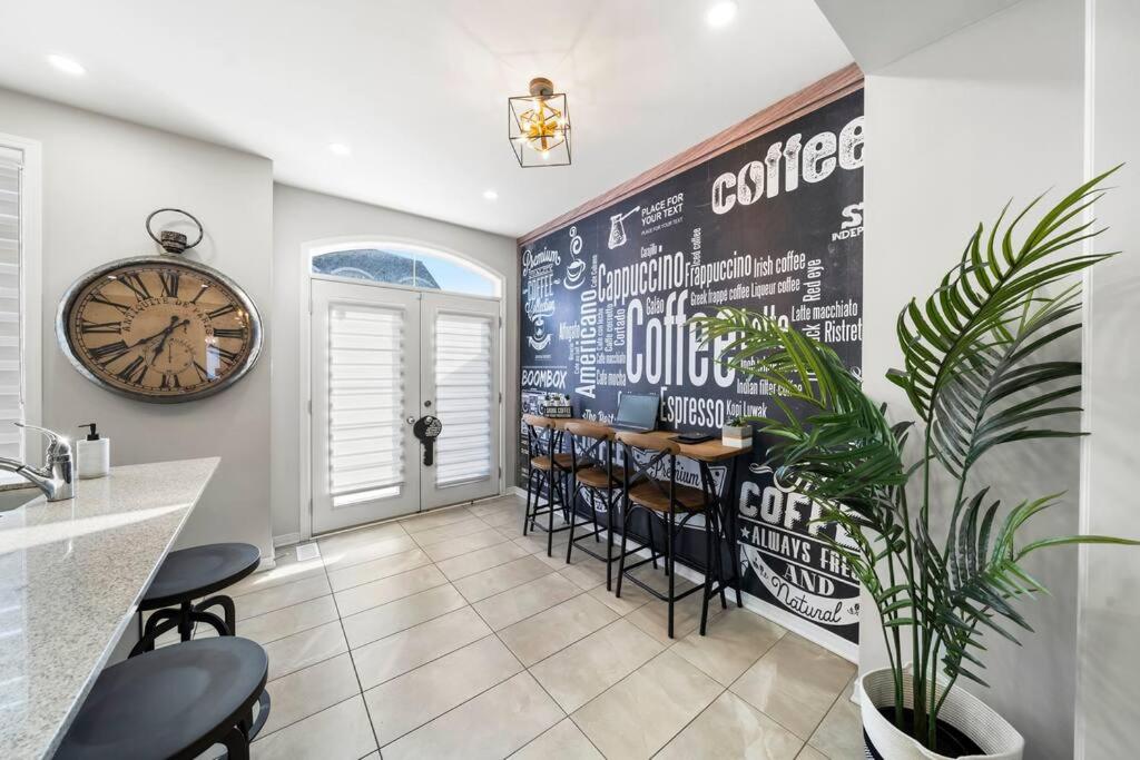 Modern 4 Level home-Game room/Parking/Near Airport