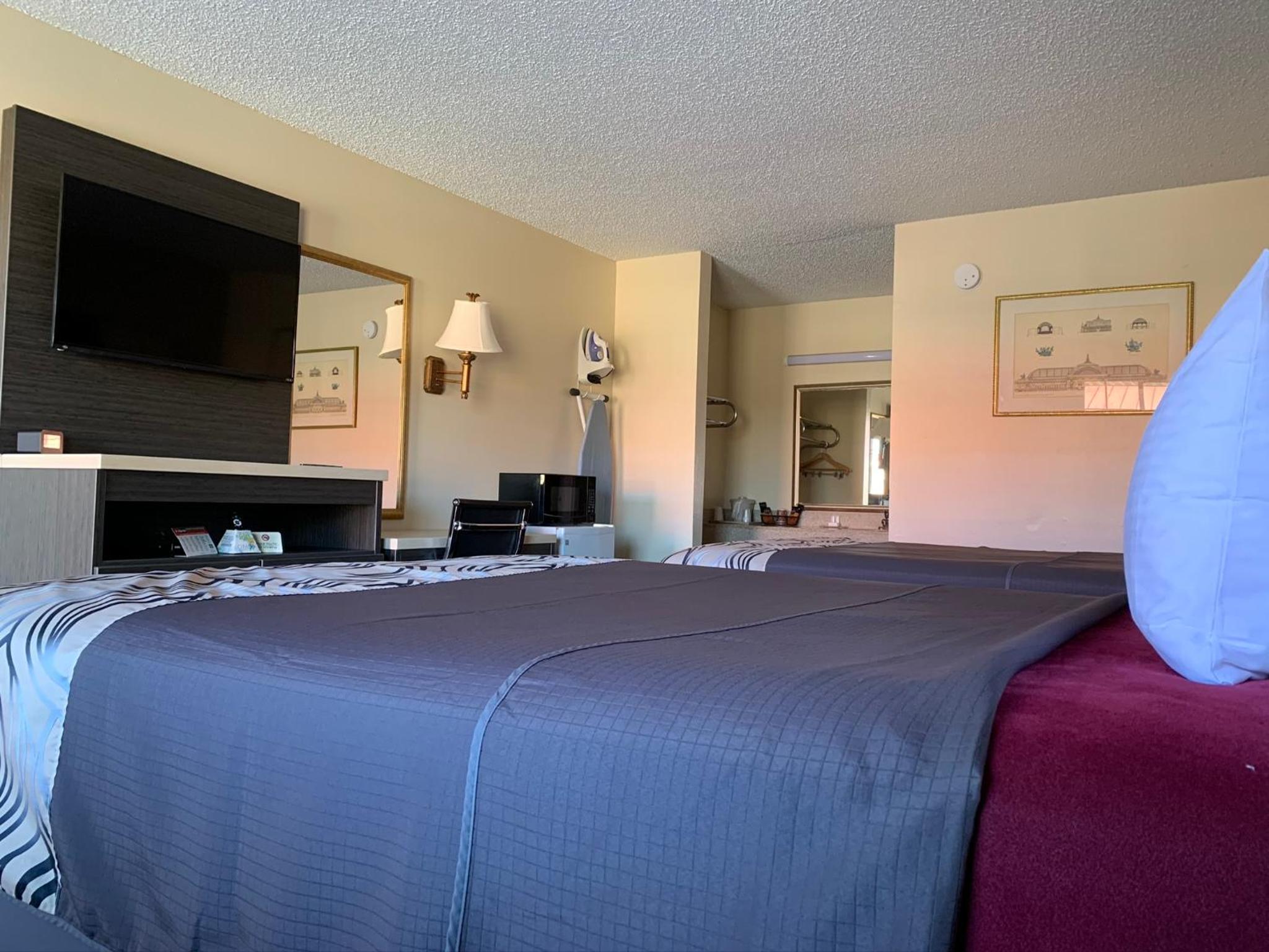 Regency 7 Motel view 5