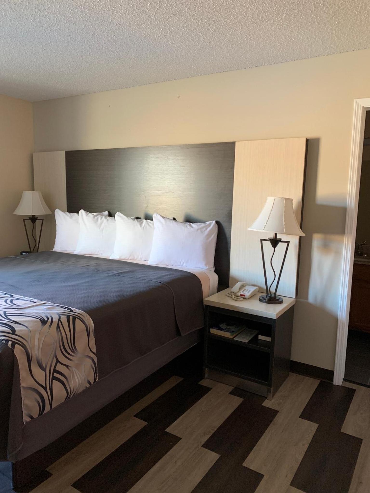 Regency 7 Motel view 4