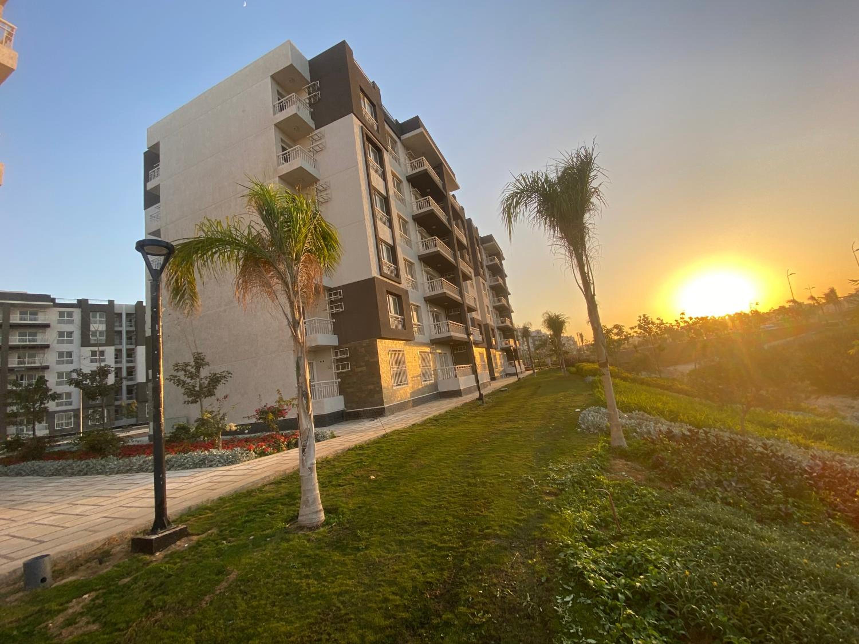 Hotel Luxury Inn: 3BR Amazing View in Madinaty12 - Image 1