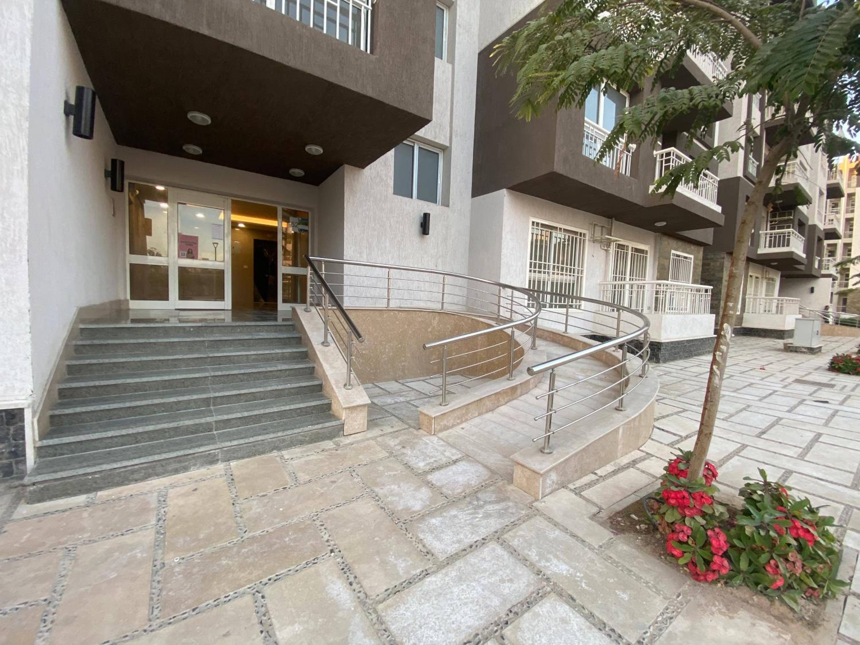 Luxury Inn: 3BR Amazing View in Madinaty12 view 3