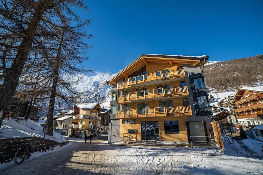 Saas-Fee stylish ski apartment view 3