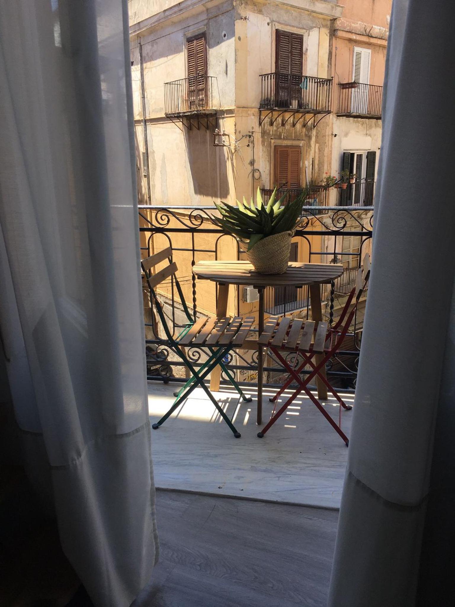 SuiteInPalermo - appartamenti in centro storico view 3