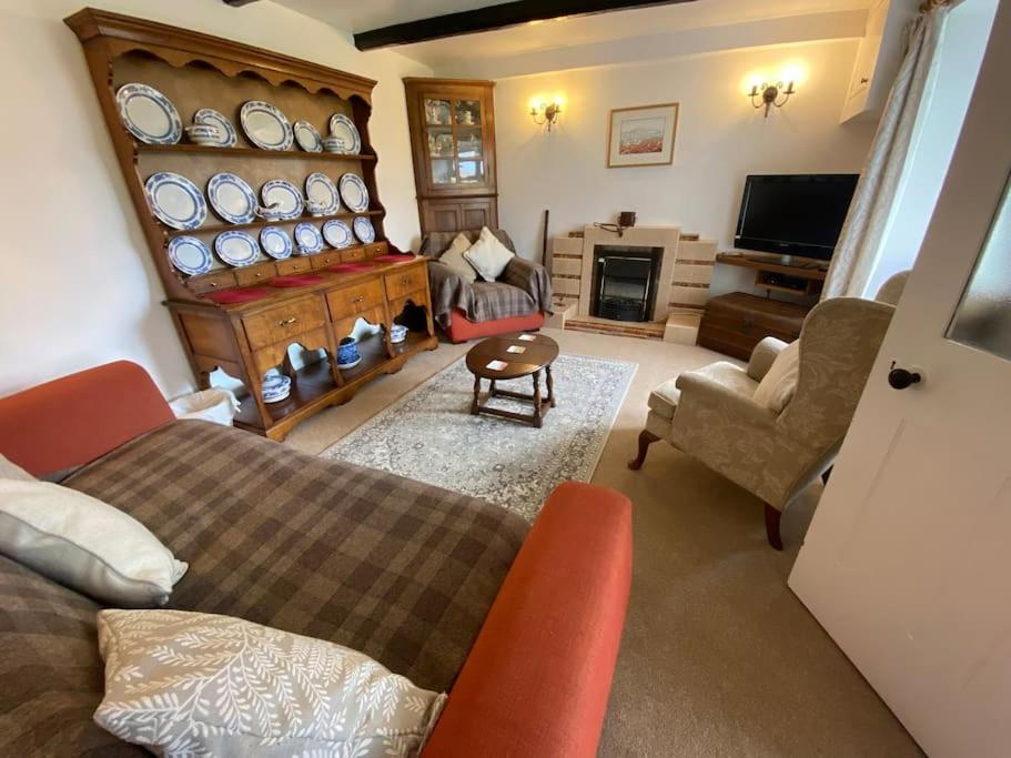 Scenic Welsh Cottage in the Brecon Beacons view 4