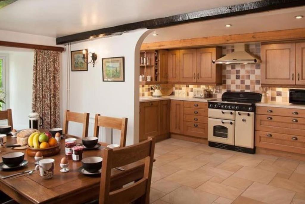 Scenic Welsh Cottage in the Brecon Beacons view 5