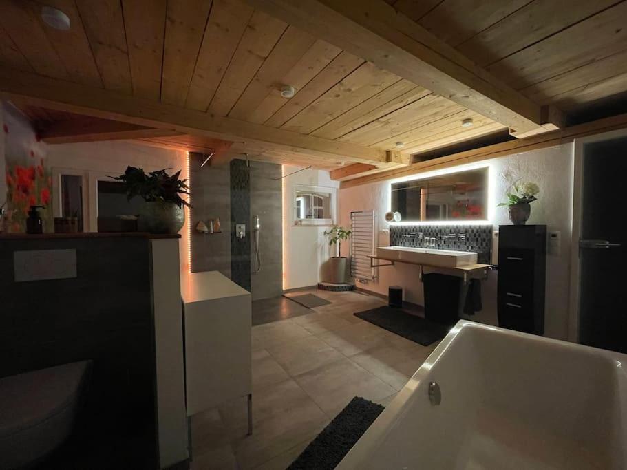 Ferienwohnung mit Luxusbad, Terrasse Ostseenähe