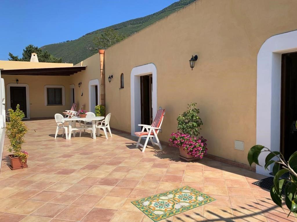 Casa Il Girasole, panoramica e a pochi passi dal centro di Malfa photo 2