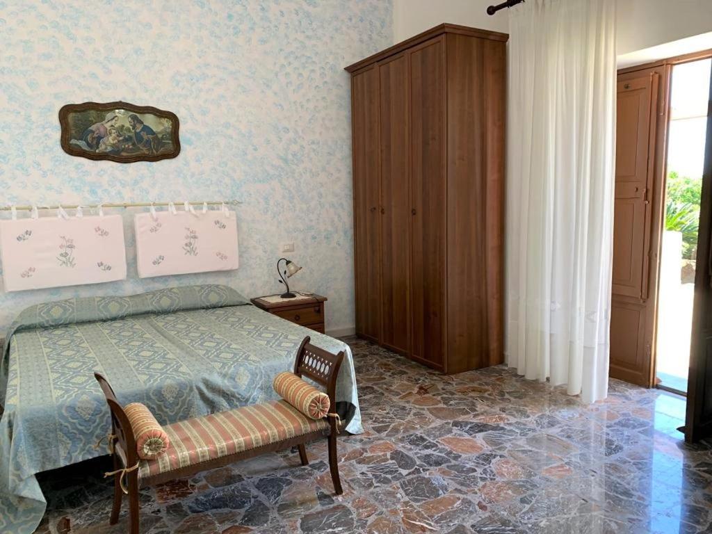 Casa Il Girasole, panoramica e a pochi passi dal centro di Malfa photo 4