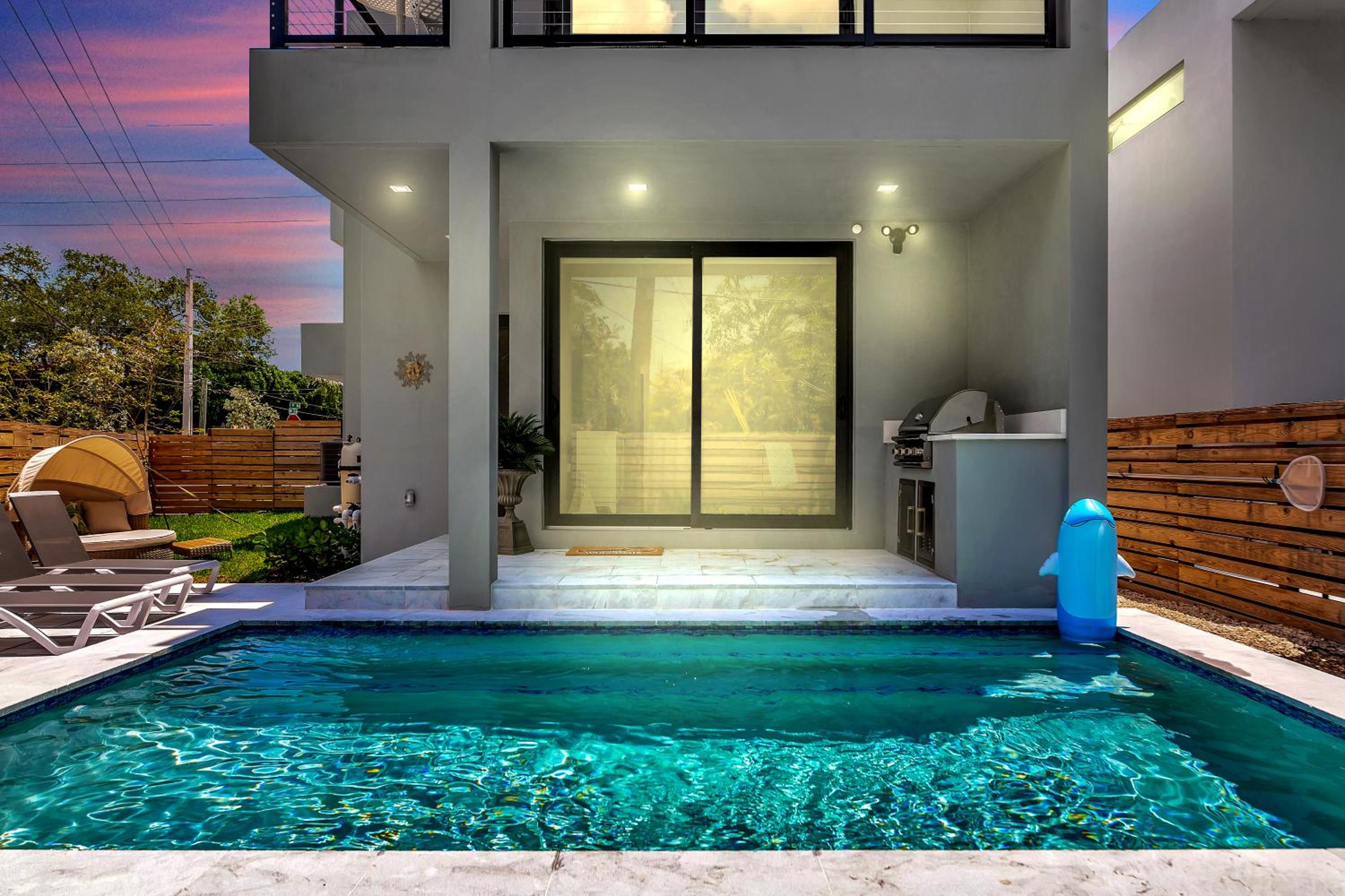 VillaPlaya brand new home, modern style resort! view 2