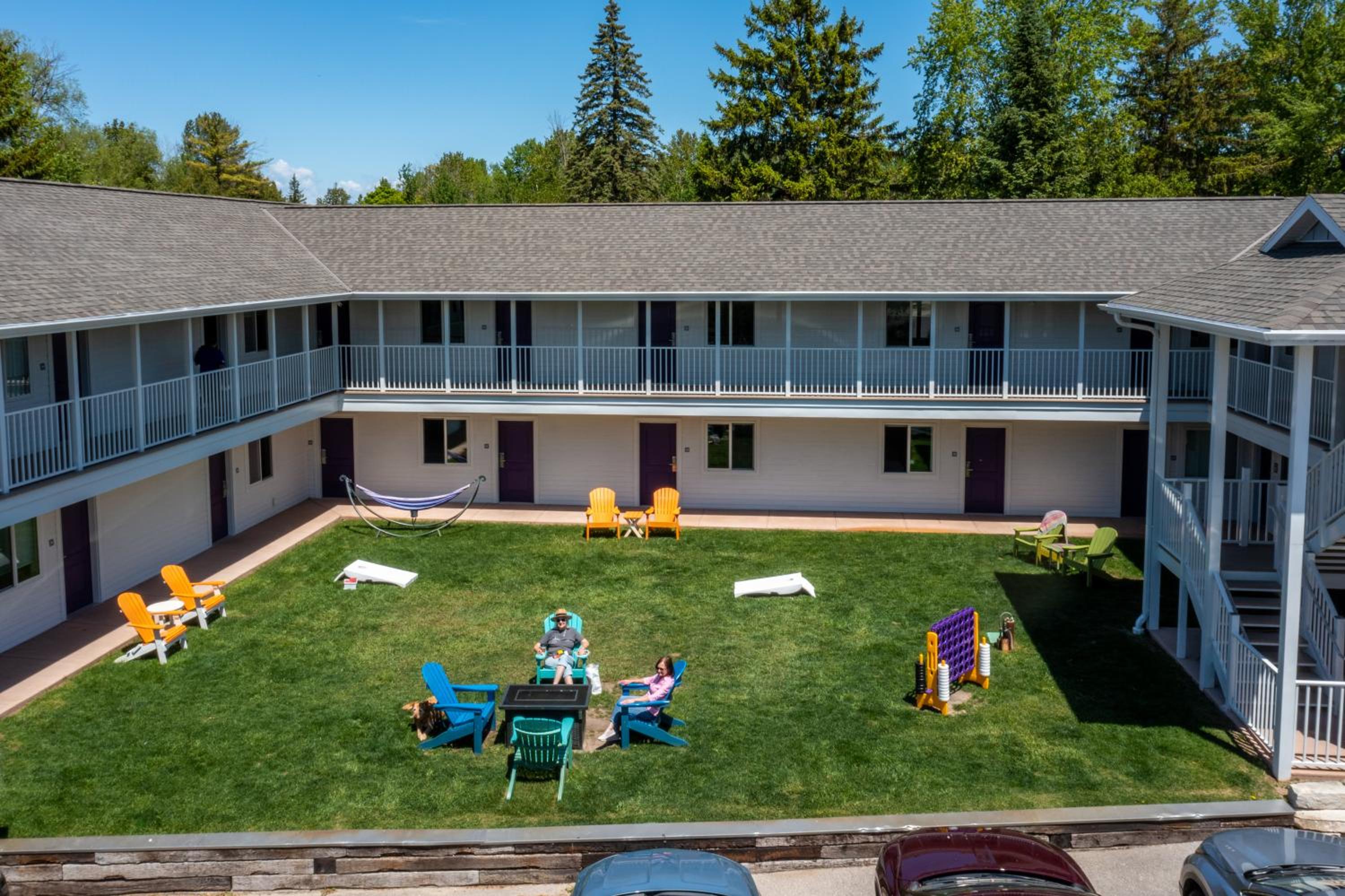 Julie's Park Cafe & Motel