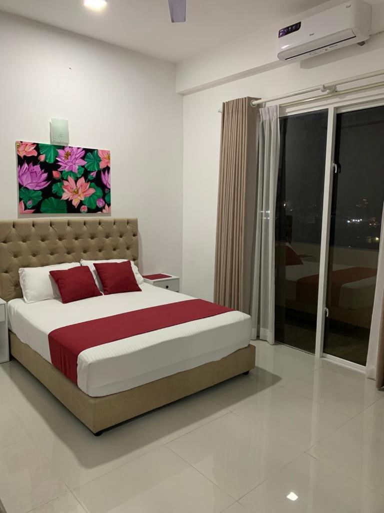 Trend Marine Apartment, Colombo view 3