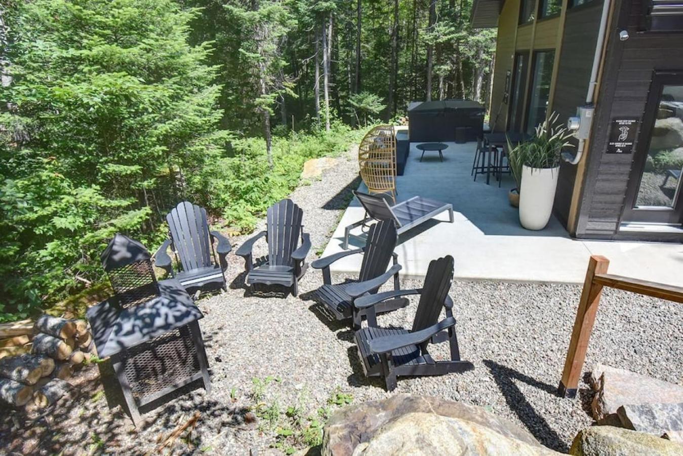 55 Impasse - Chalet Taiga with a Hot Tub in Tremblant Nord