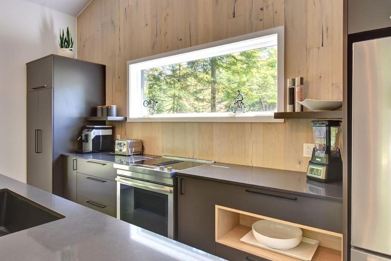 55 Impasse - Chalet Taiga with a Hot Tub in Tremblant Nord