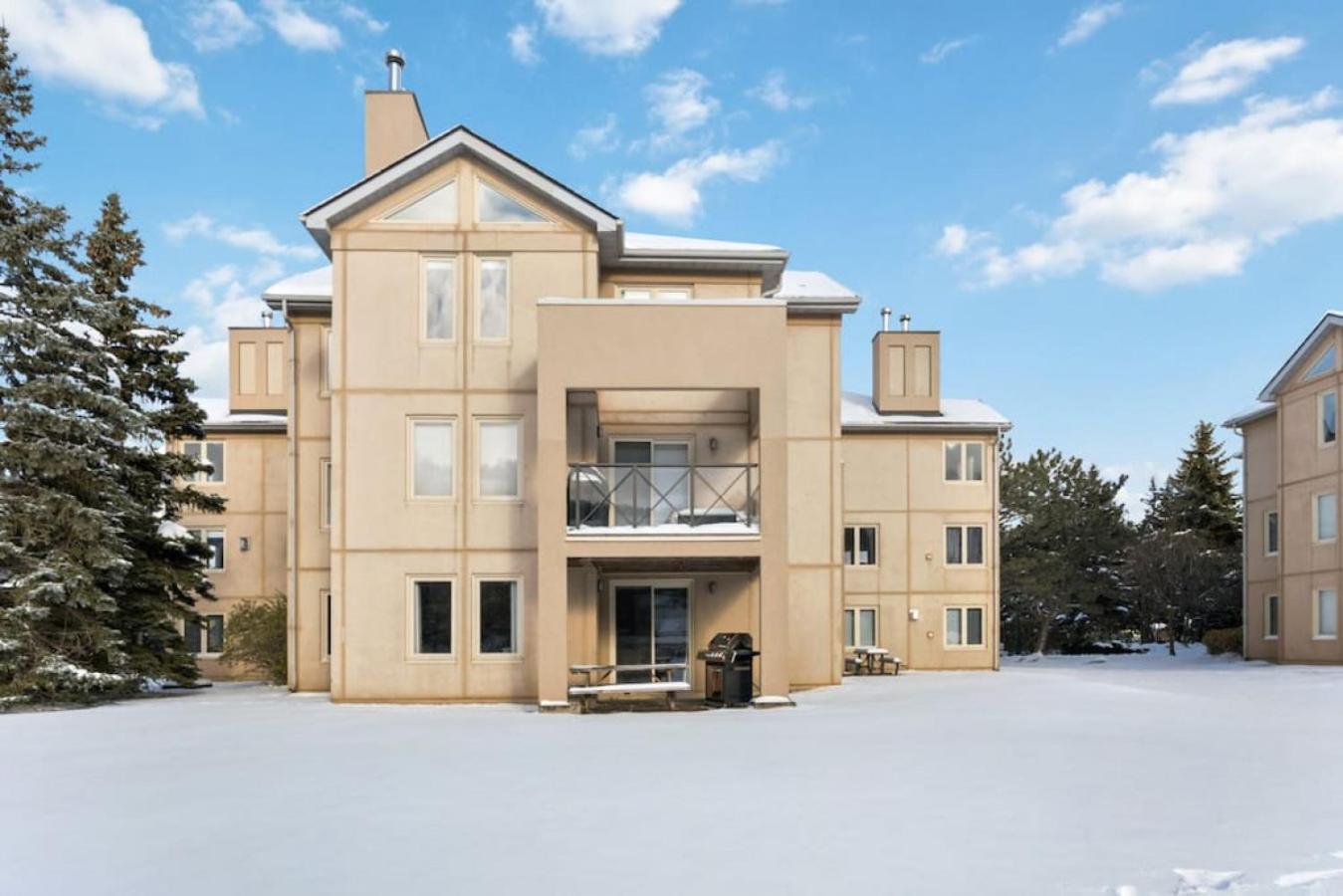 Blue Mountain Chalet Condo with Amazing Location