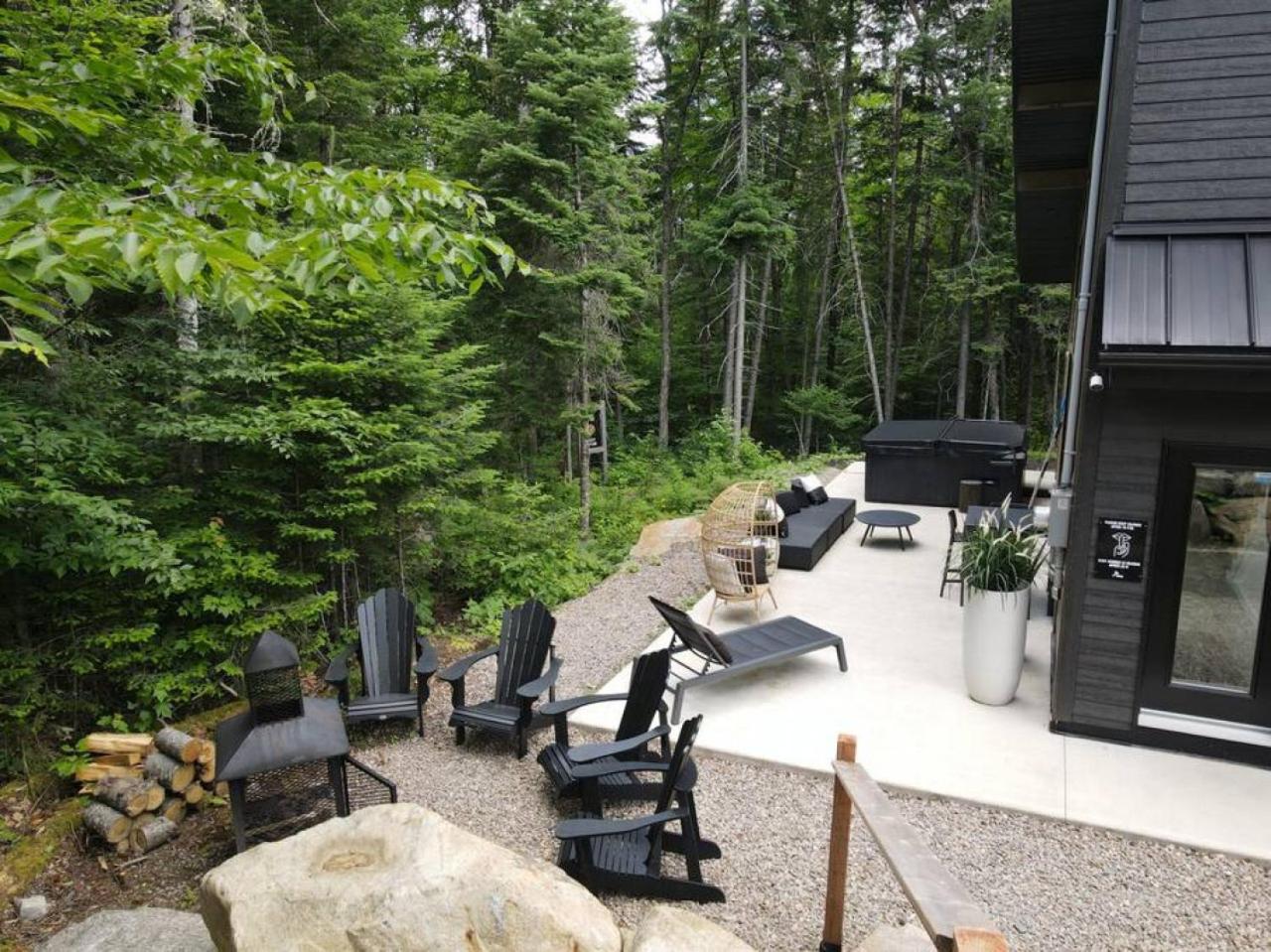 55 Impasse - Chalet Taiga with a Hot Tub in Tremblant Nord