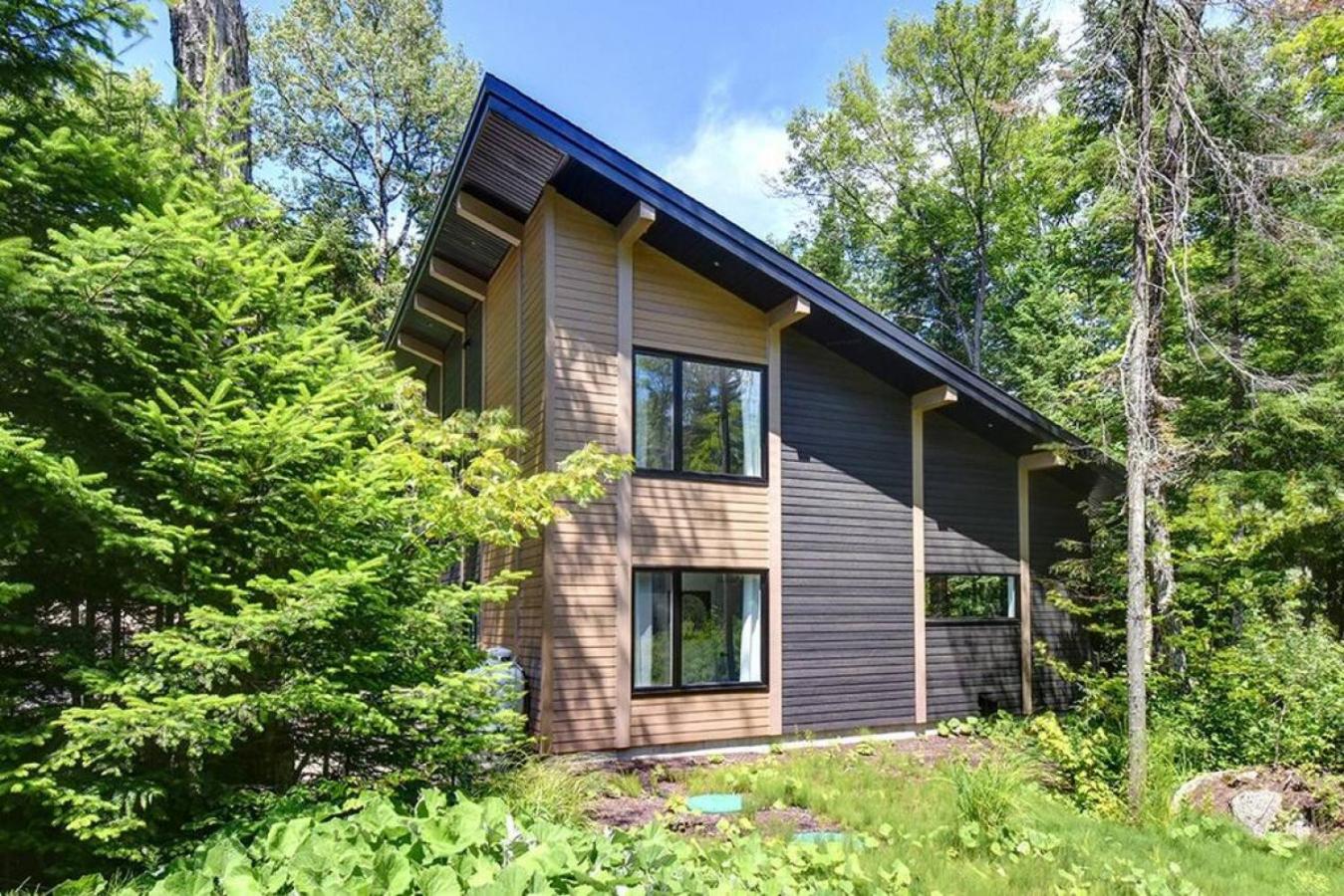 55 Impasse - Chalet Taiga with a Hot Tub in Tremblant Nord