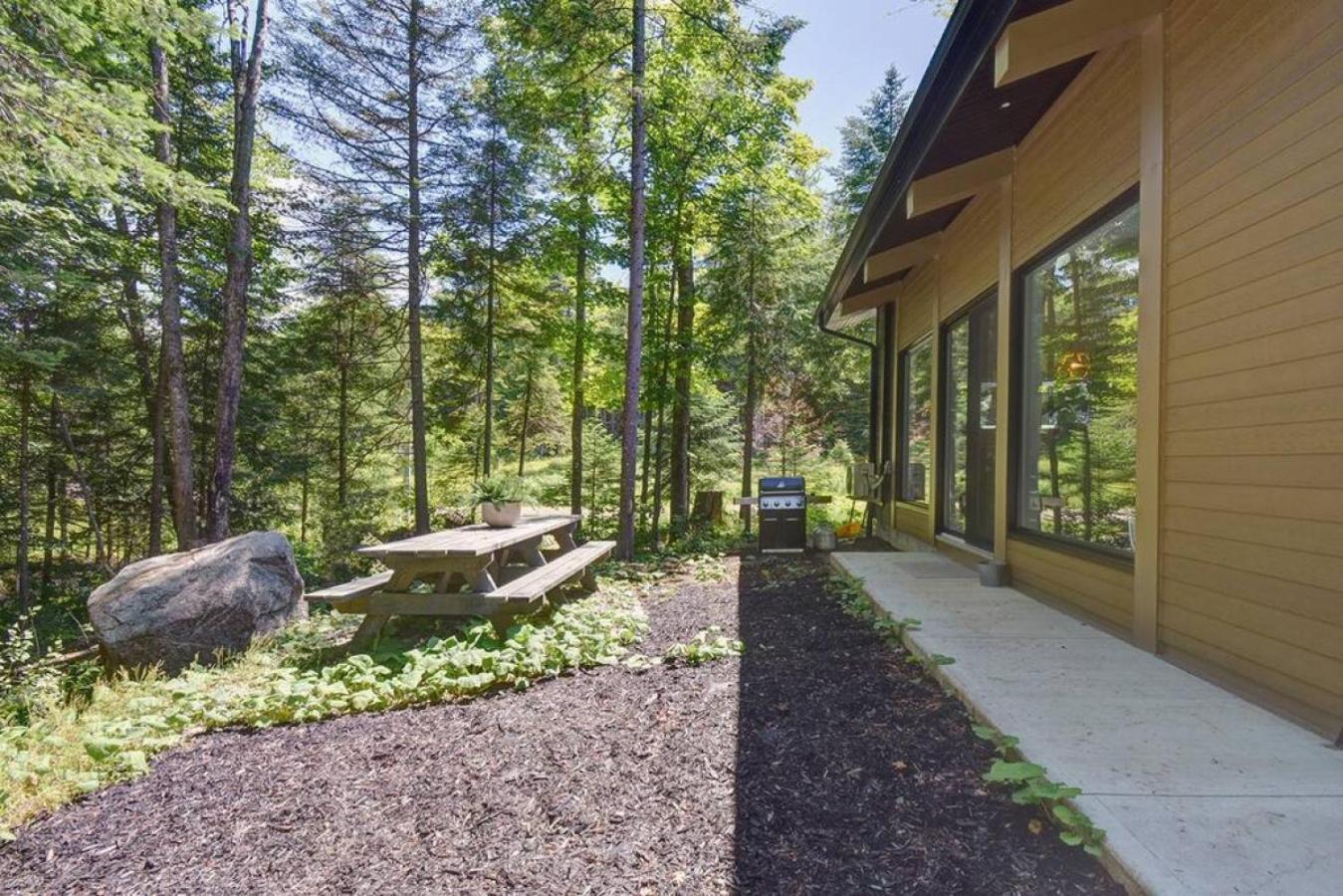 55 Impasse - Chalet Taiga with a Hot Tub in Tremblant Nord