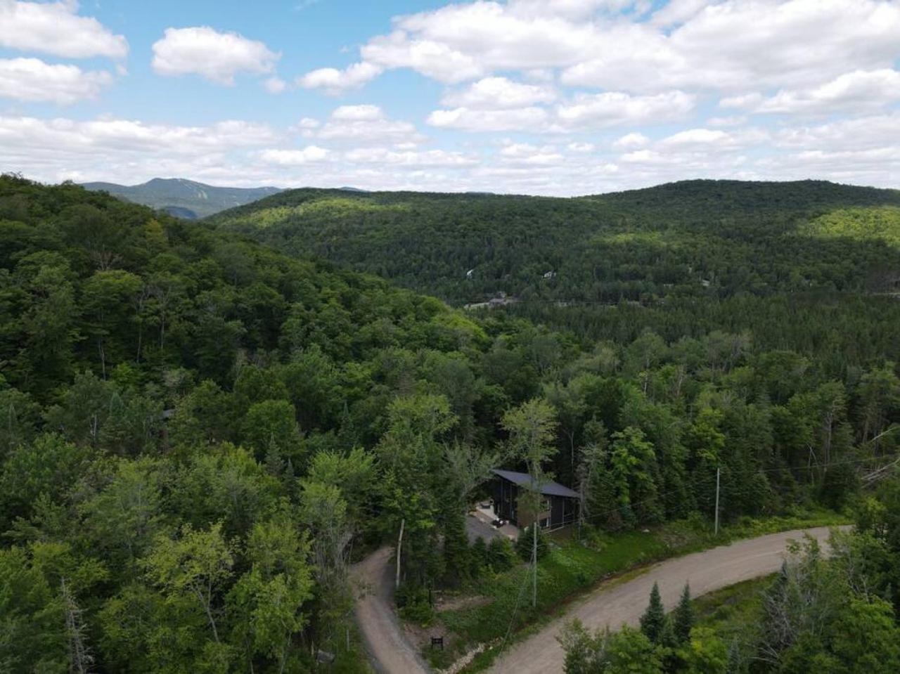 55 Impasse - Chalet Taiga with a Hot Tub in Tremblant Nord