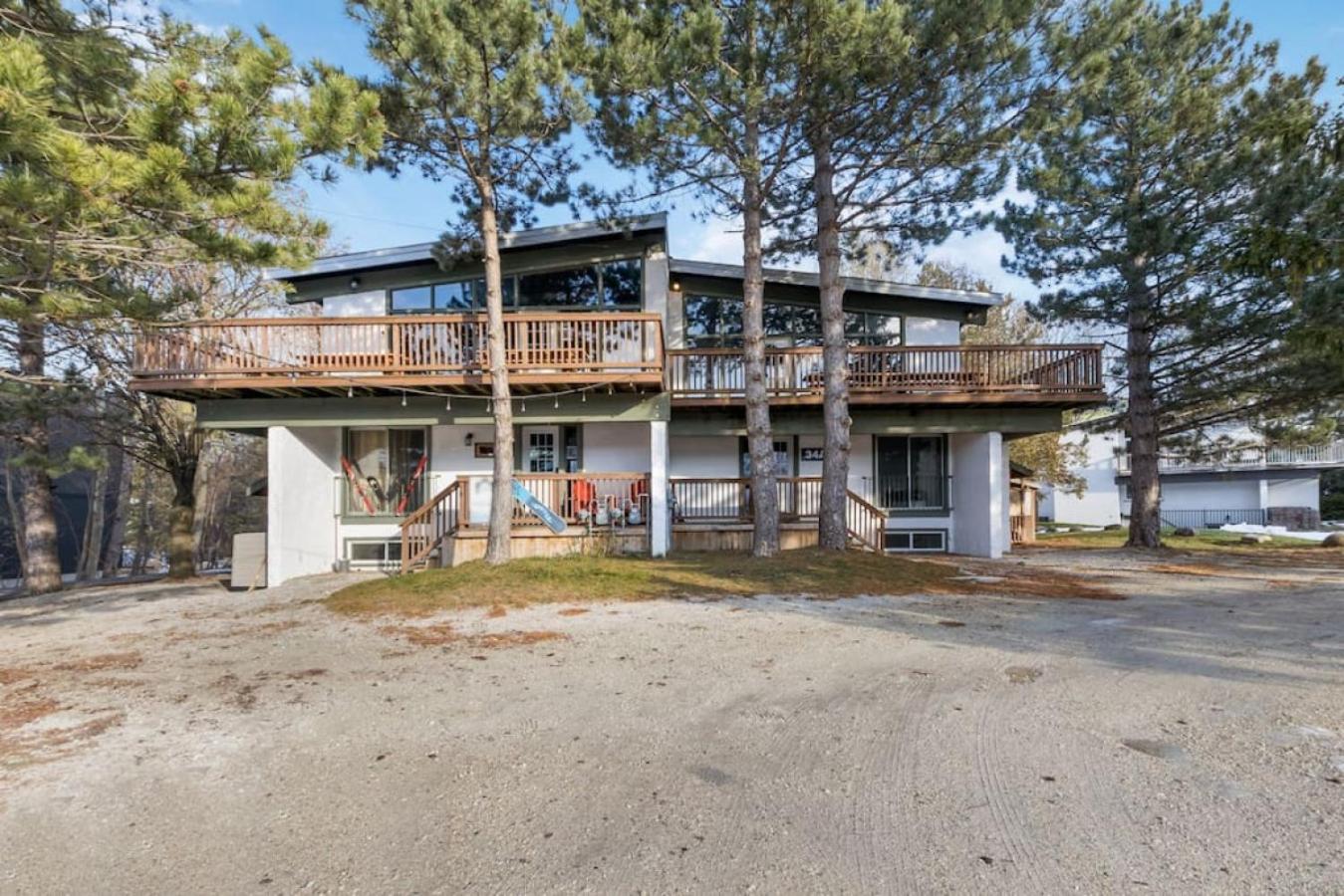 Large Chalet for up to 16 ppl close to mountains