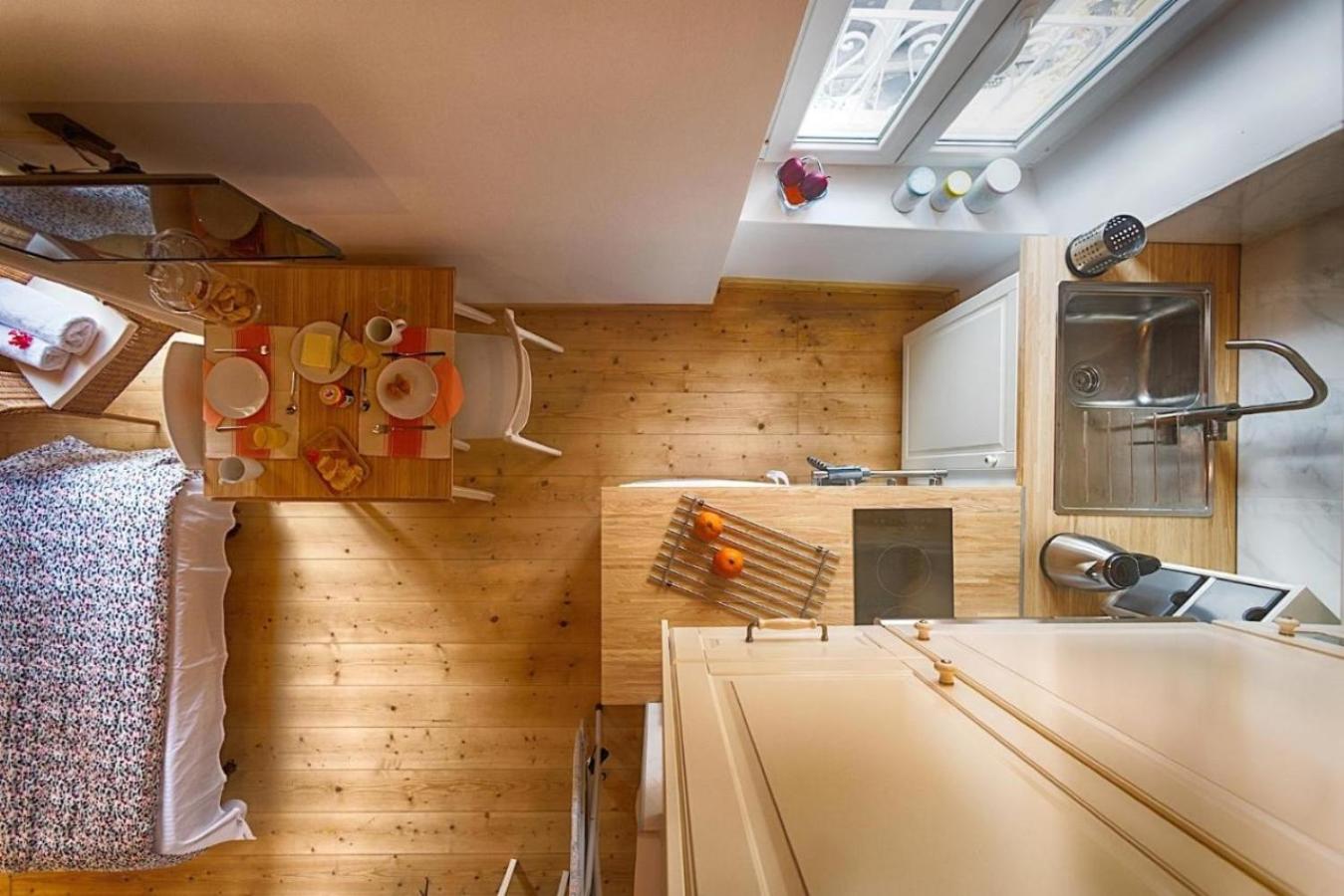 Andrien's apartment Velissariou