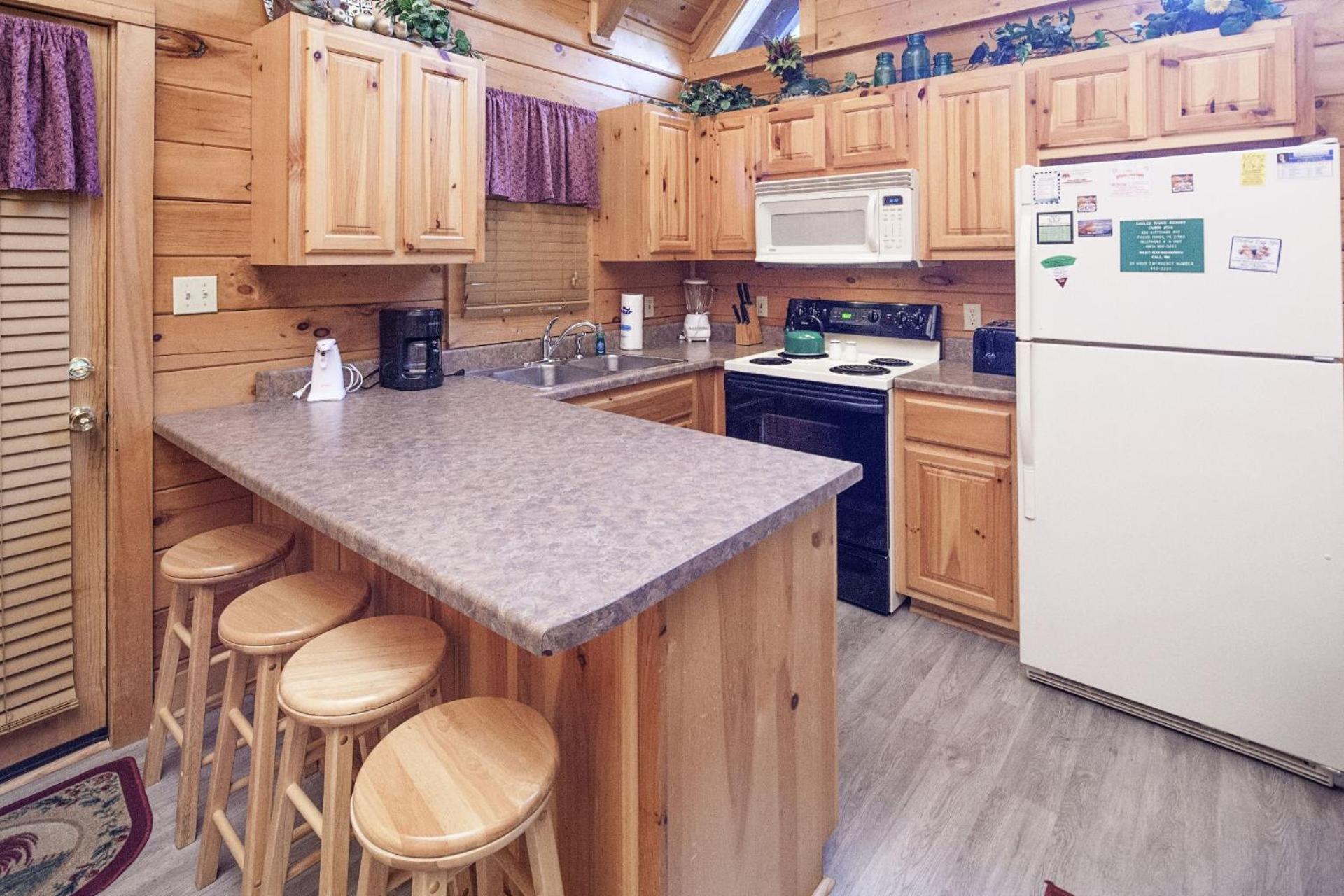 ER314- Y'all Come Back Now- Great location- Close to town cabin view 5
