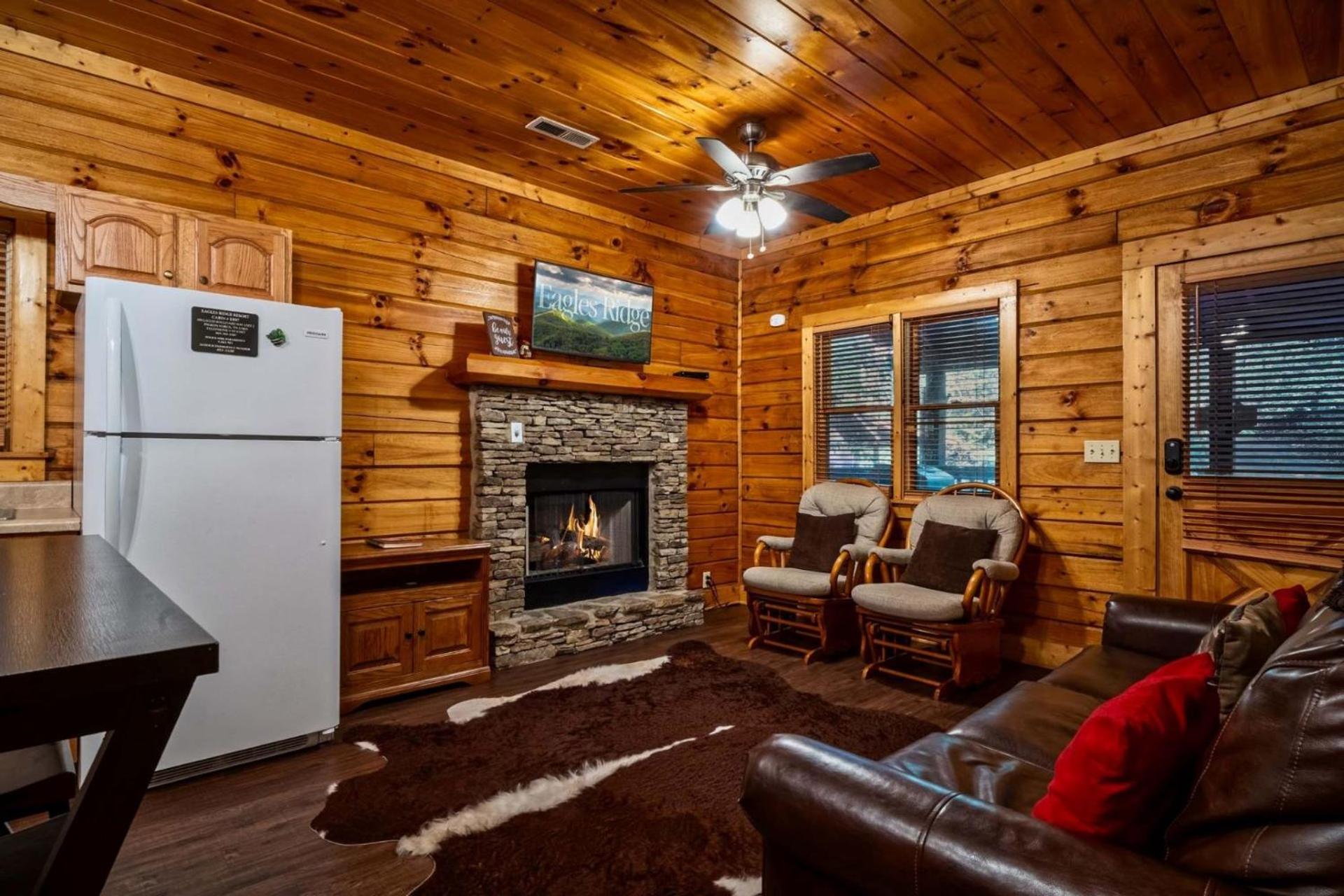 ER97 - Squirrel's Retreat - Close to the action in Pigeon Forge! cabin view 3