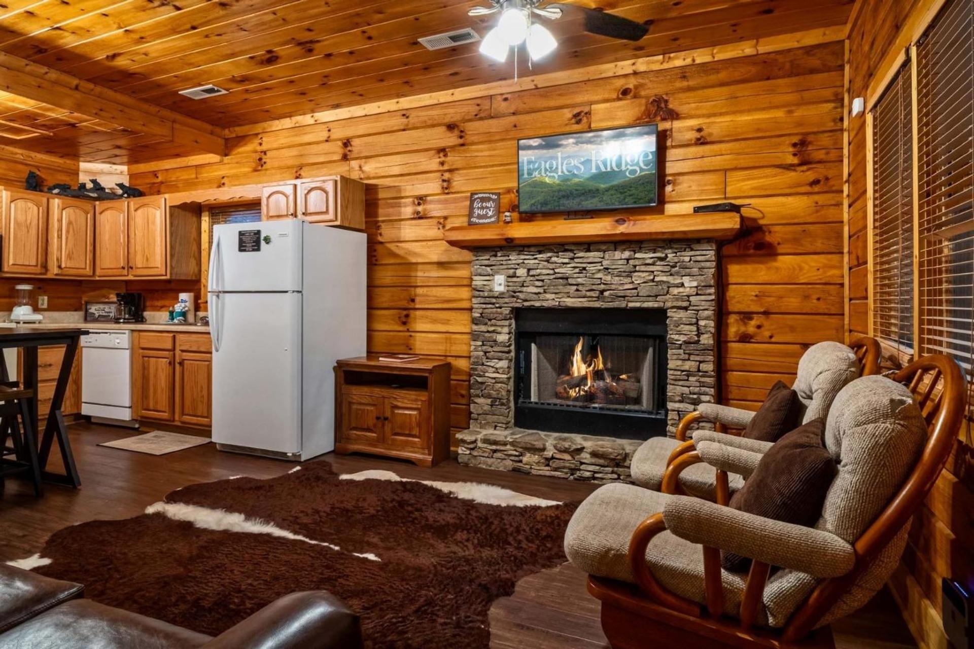 ER97 - Squirrel's Retreat - Close to the action in Pigeon Forge! cabin view 2