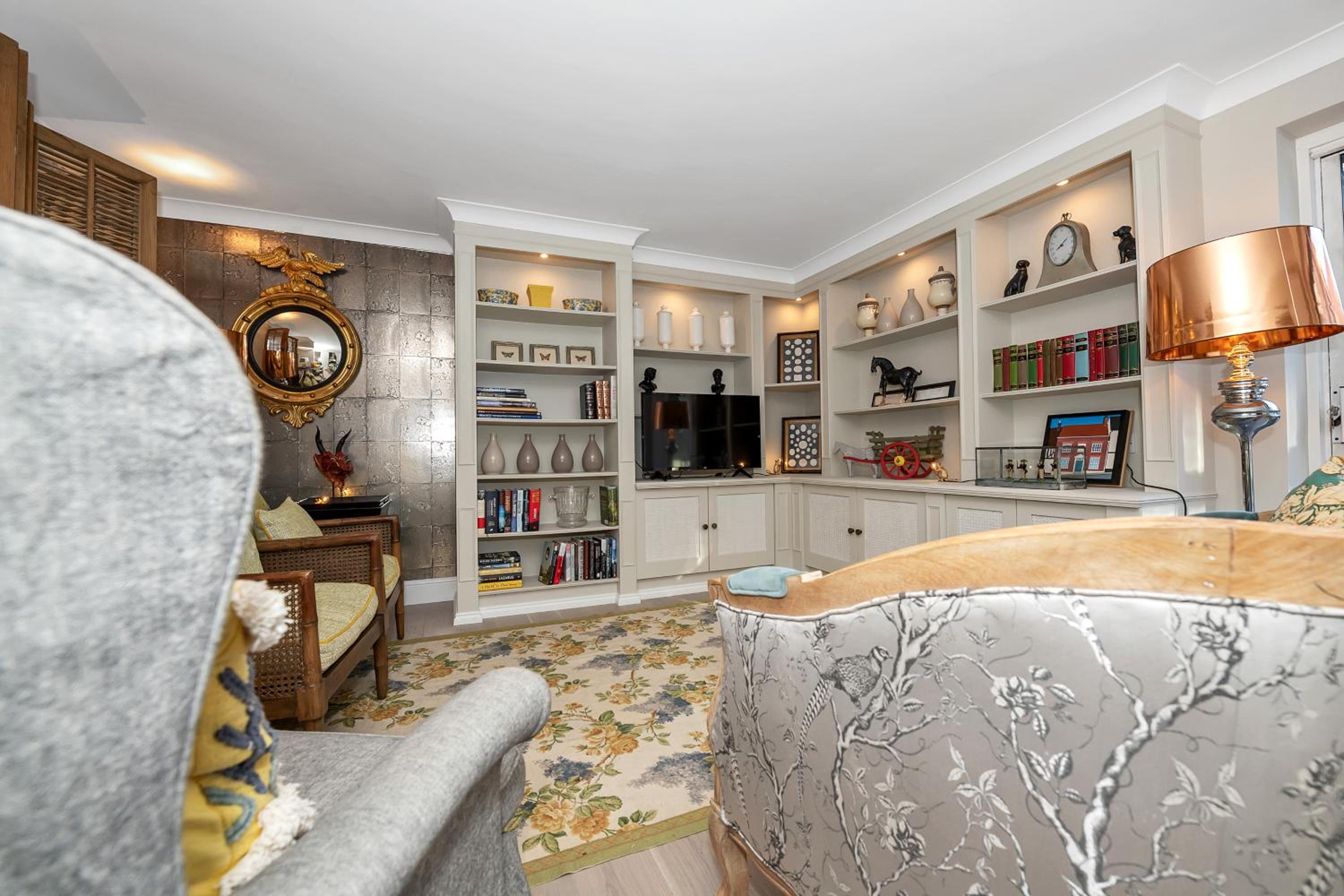 2 Bedroom stylish property set behind the angel hotel with parking and a courtyard garden view 3