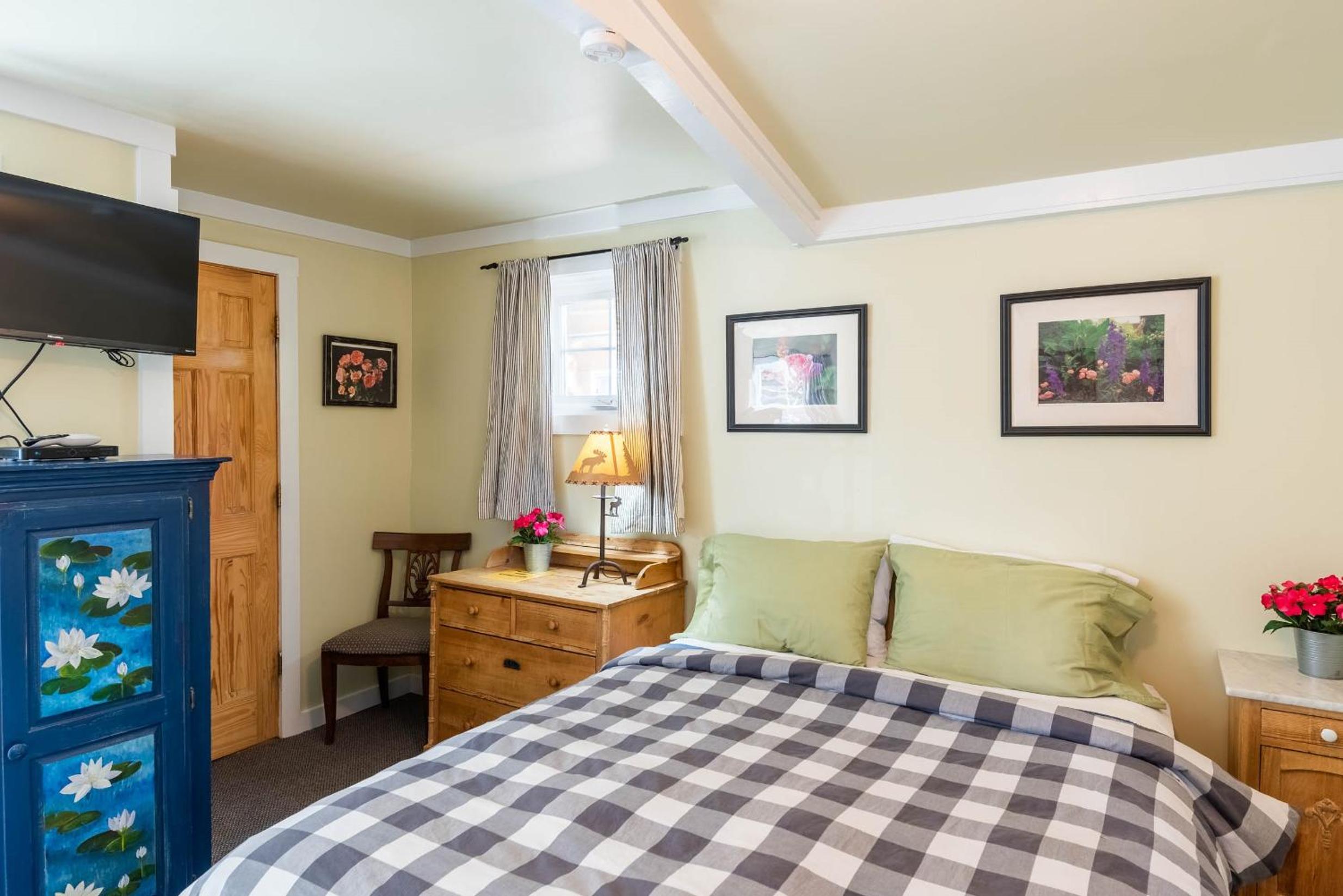 Log Cabin Motel