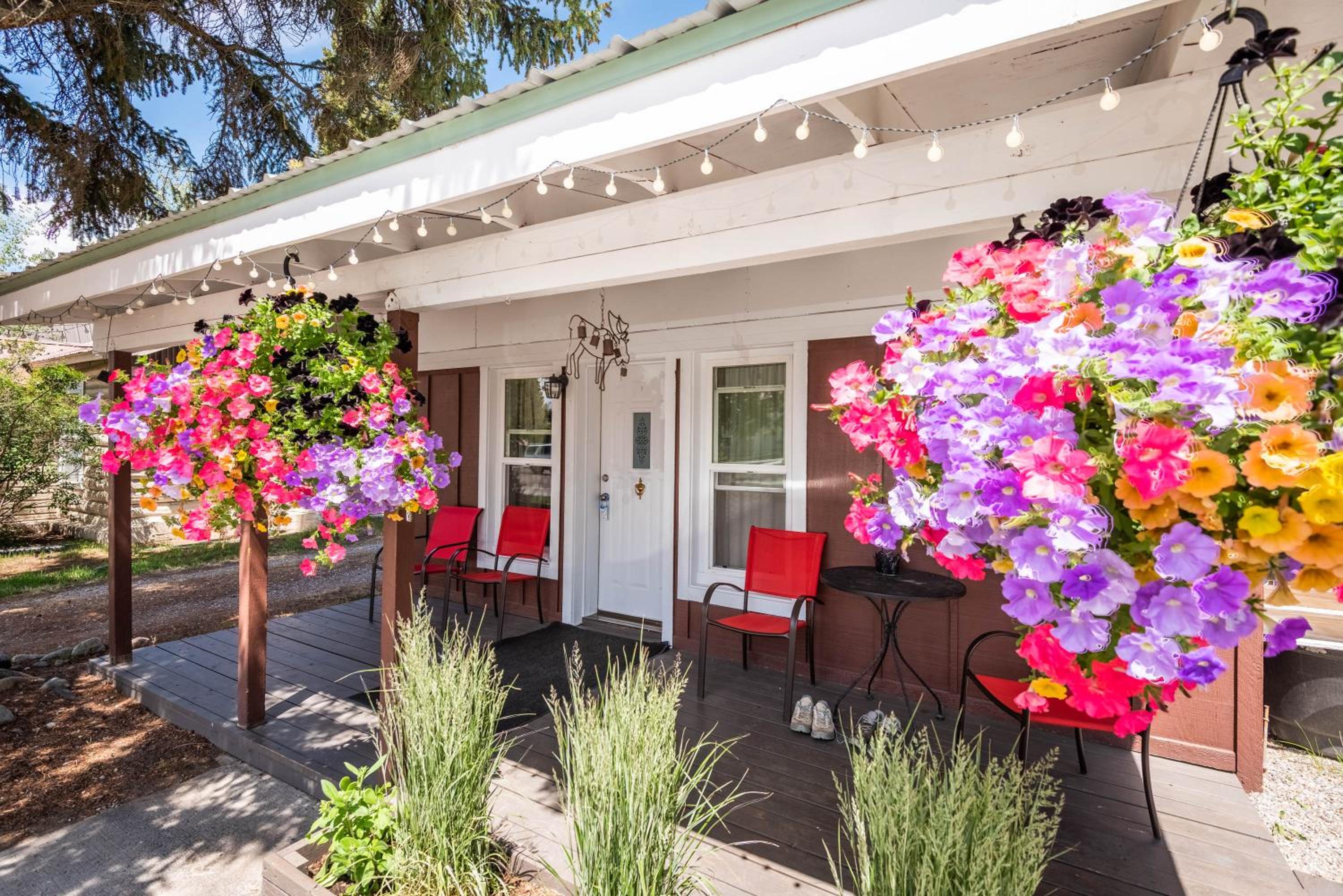 Log Cabin Motel