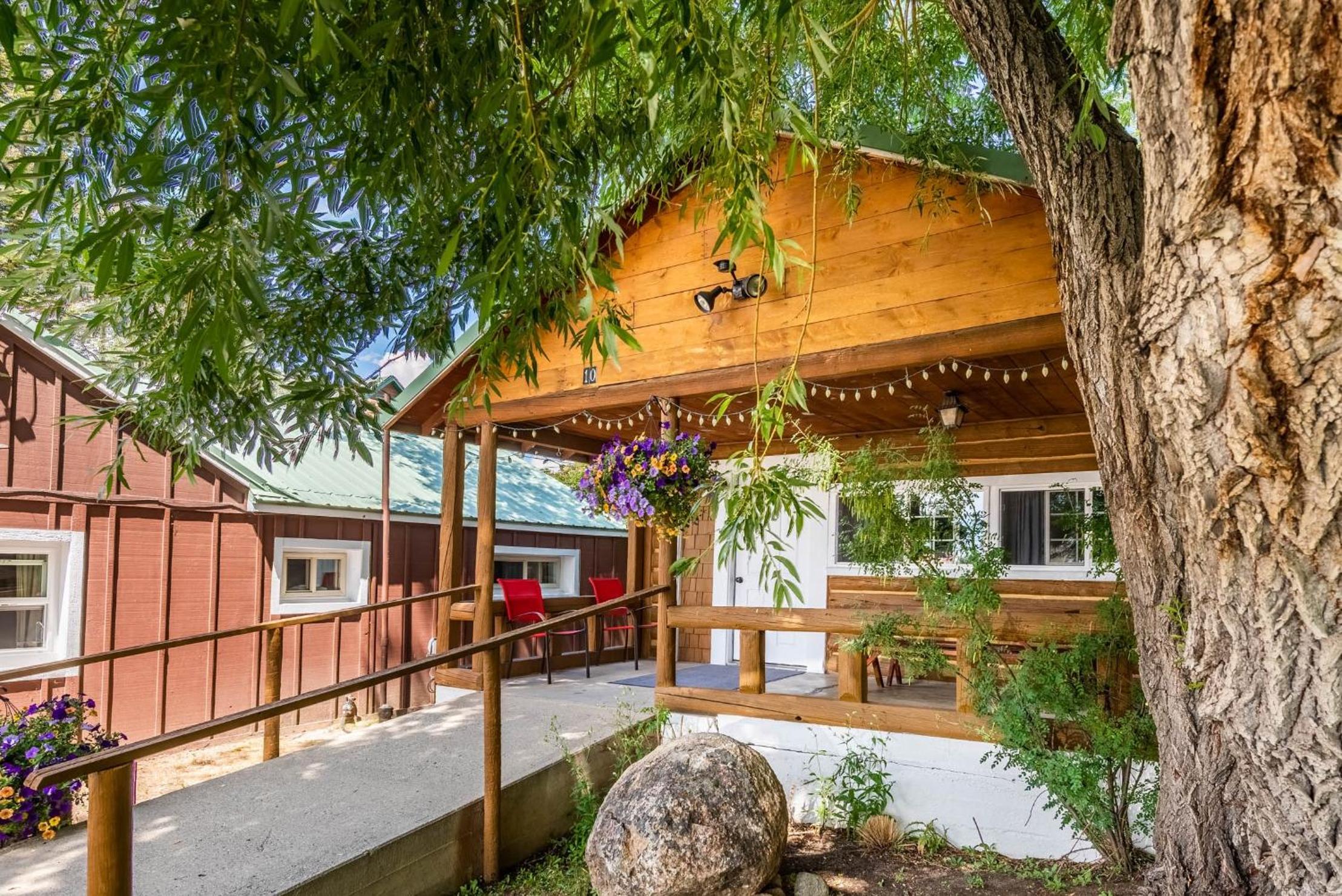 Log Cabin Motel