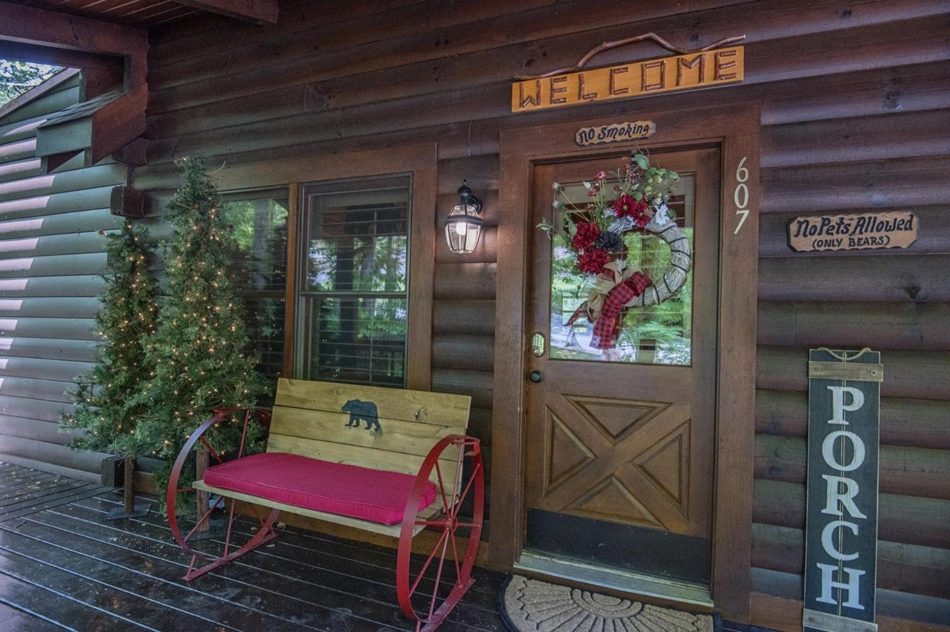 ER258- Sweet Memories Great location- Close to town cabin view 2