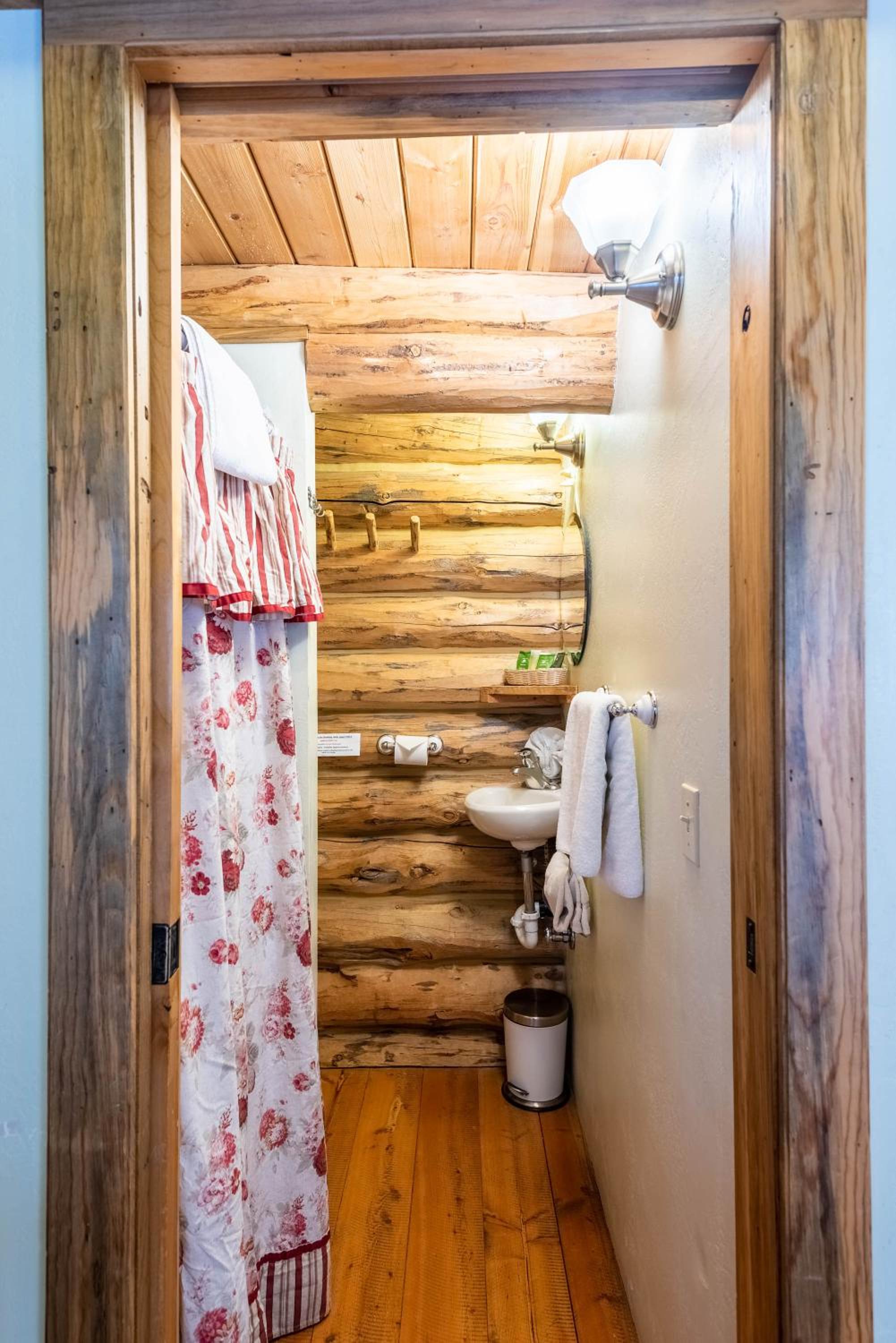 Log Cabin Motel