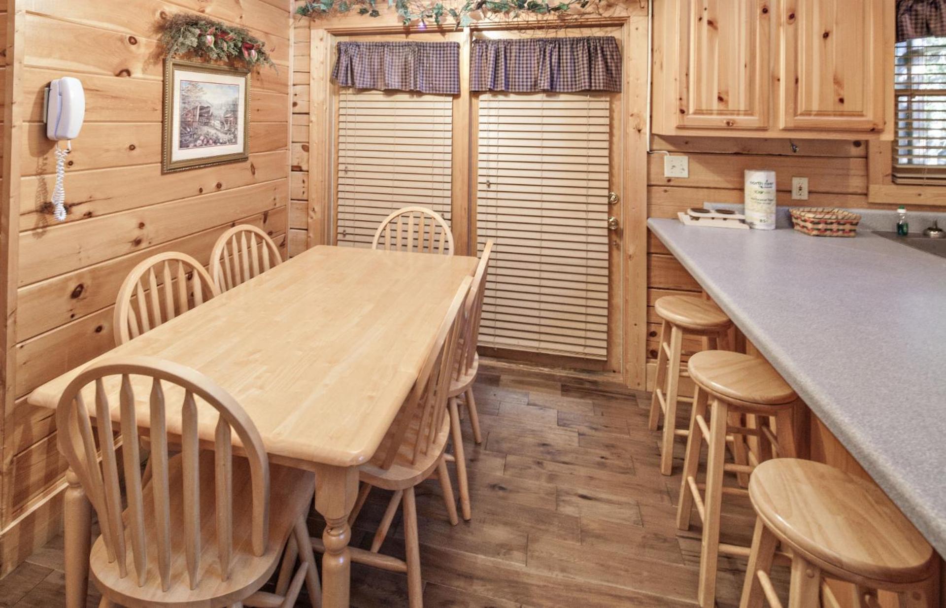 ER308- The Cozy Bear- Great location- Close to town cabin view 5
