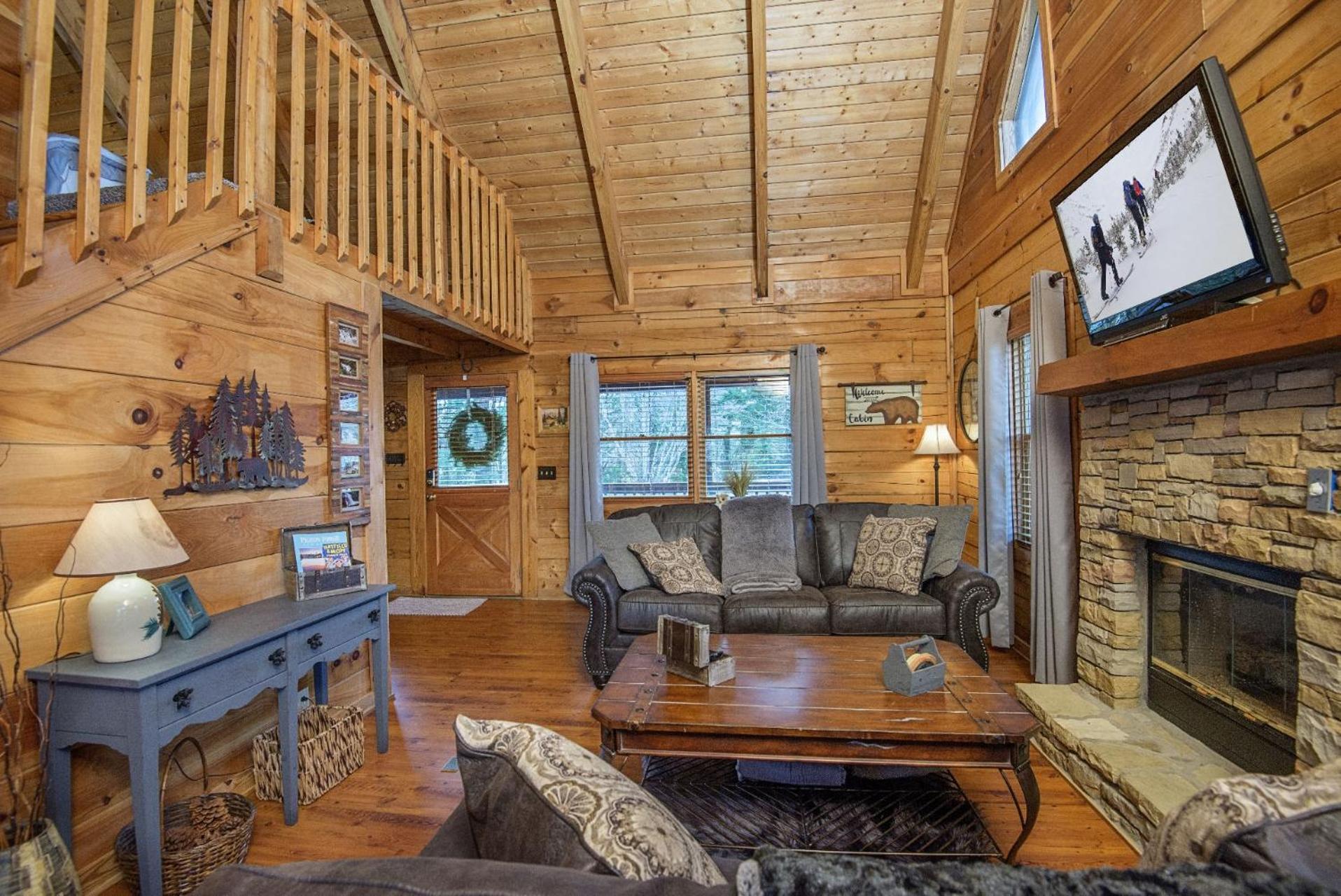 ER103 - Knotty Pine Great location - Close to town! cabin view 3