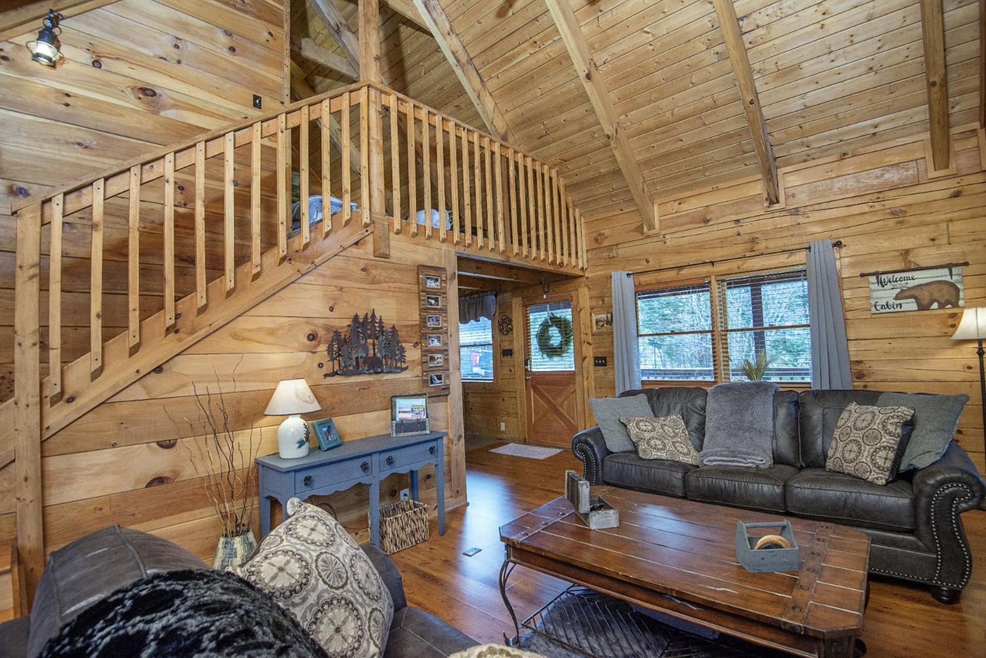 ER103 - Knotty Pine Great location - Close to town! cabin view 5