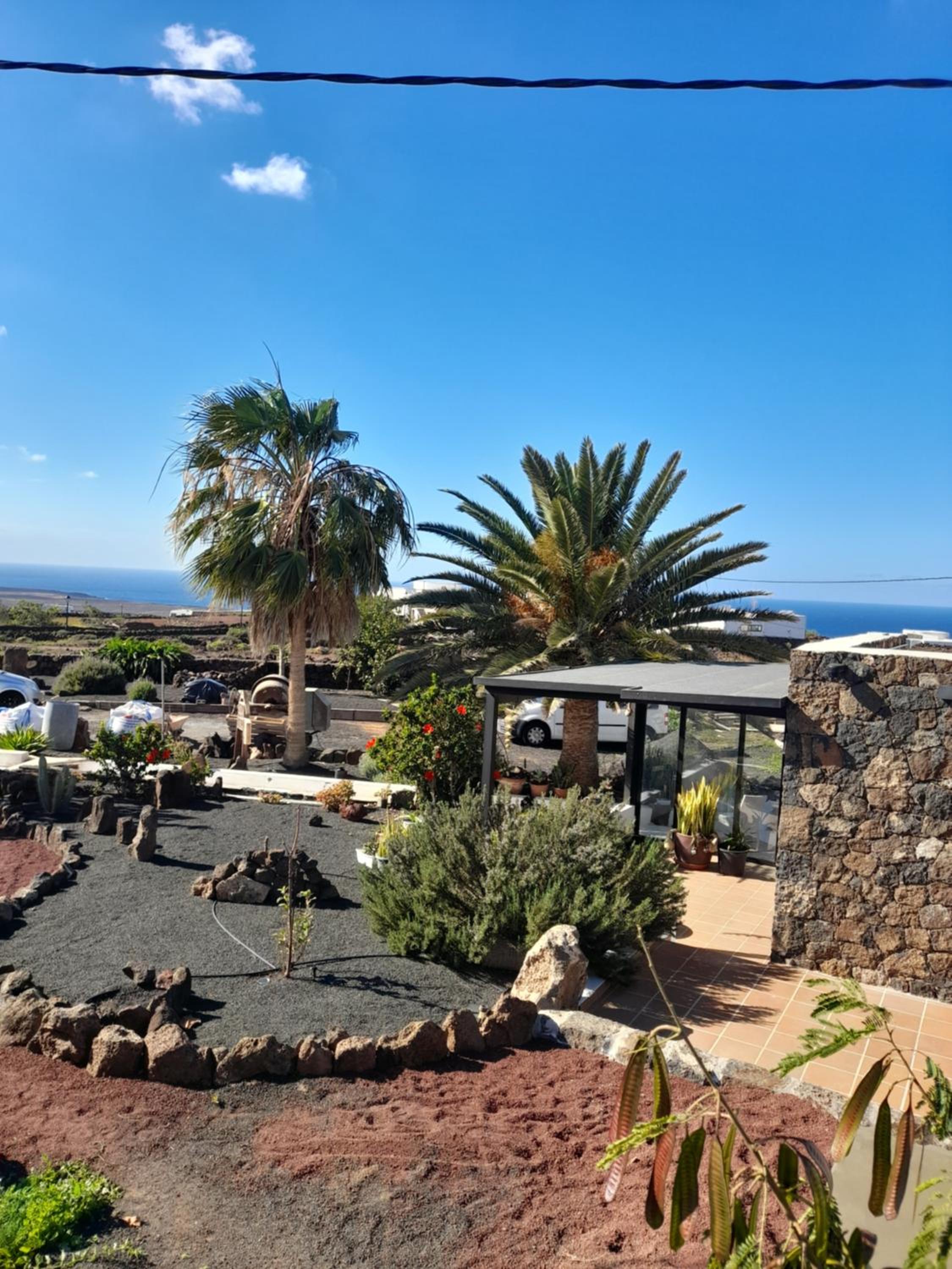 Apartamento con terraza y jardín