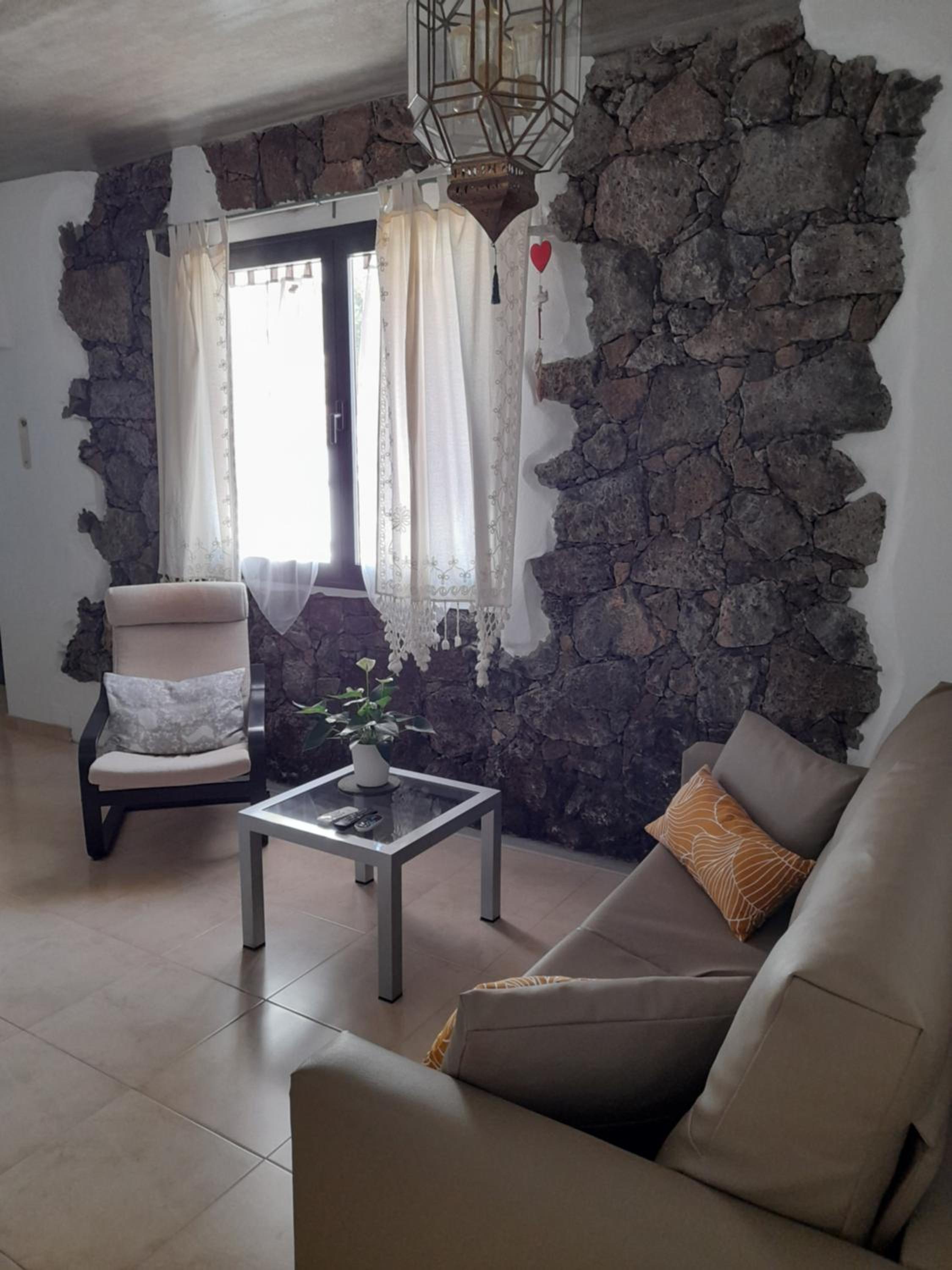Apartamento con terraza y jardín