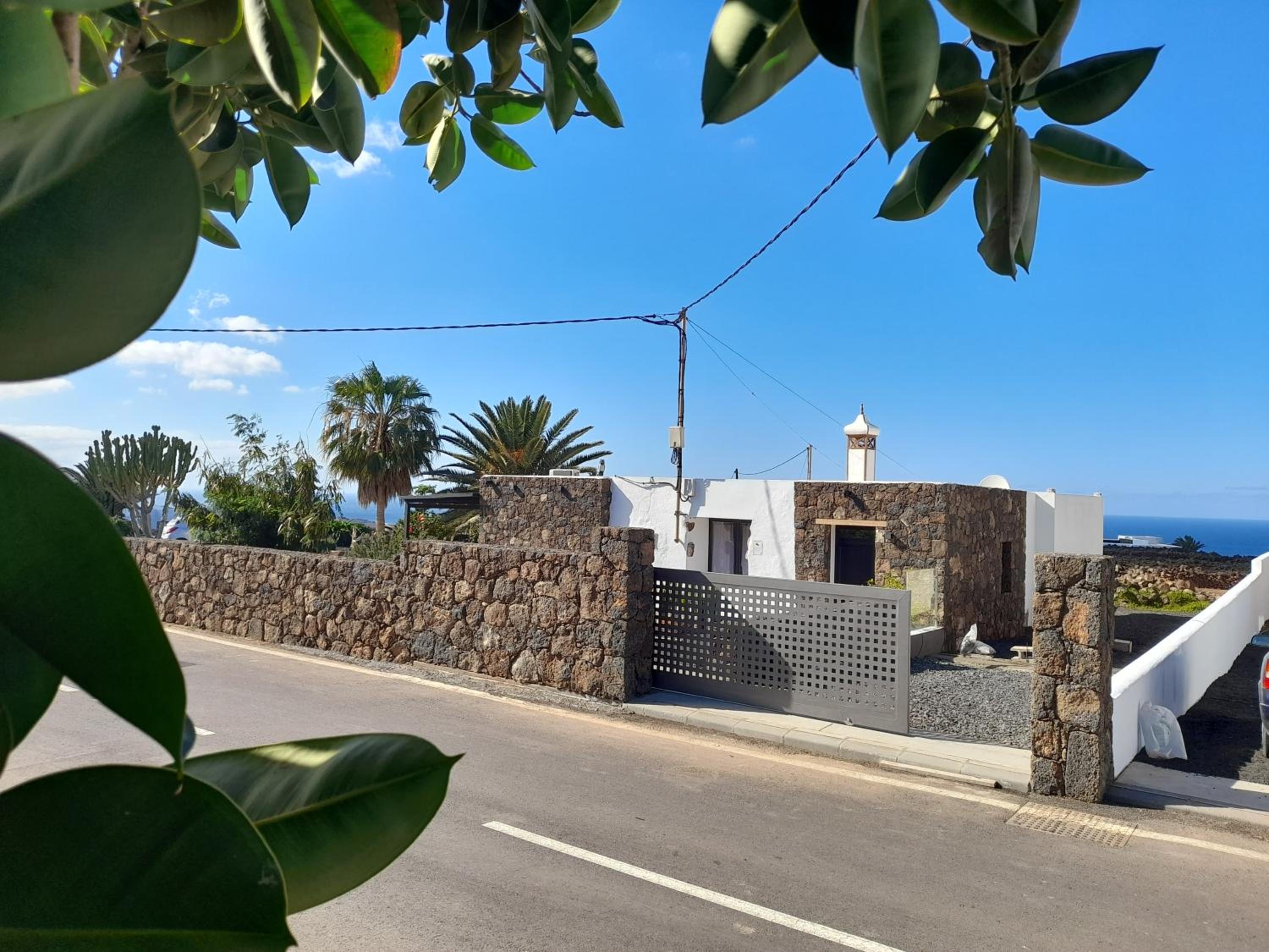 Apartamento con terraza y jardín