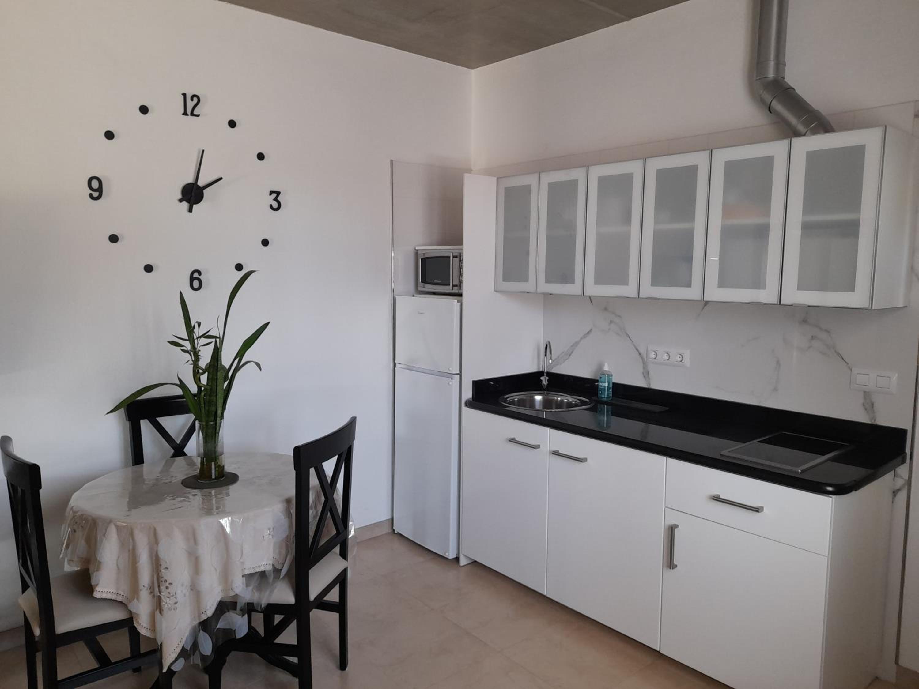 Apartamento con terraza y jardín