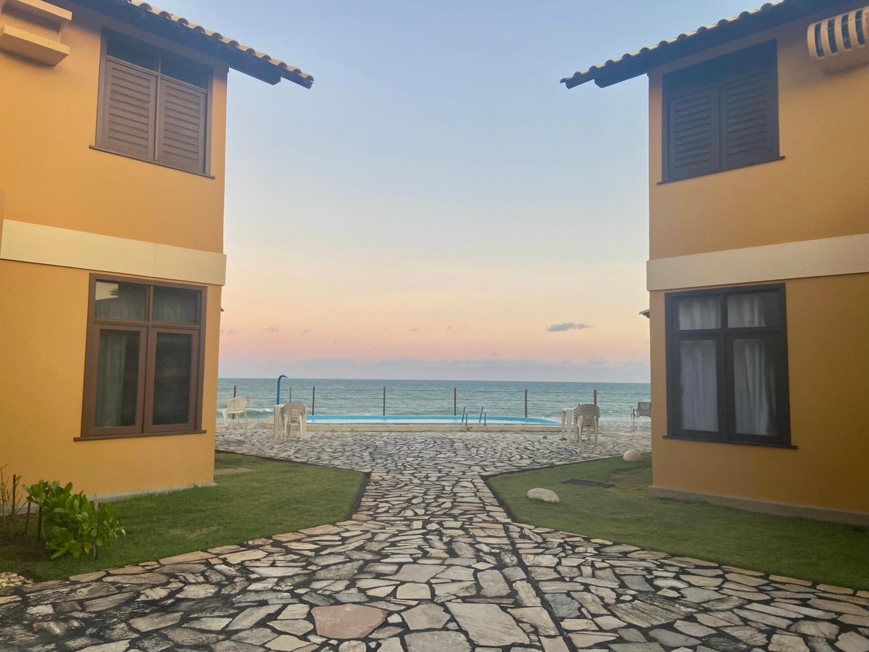 Casa de praia em condomínio à beira mar