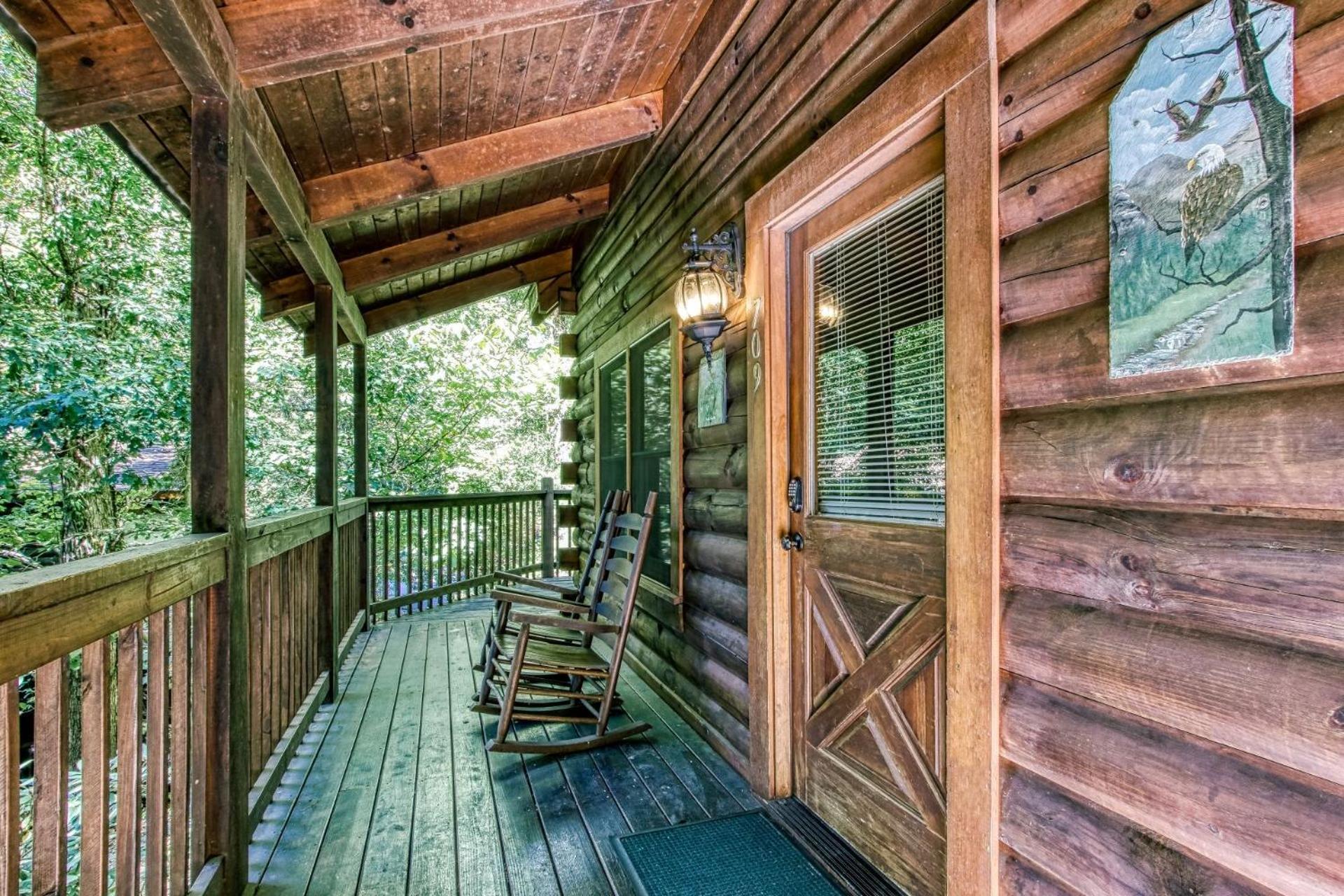 ER251 - Happy Haven - Great Location and Close to all the Attractions! cabin view 3