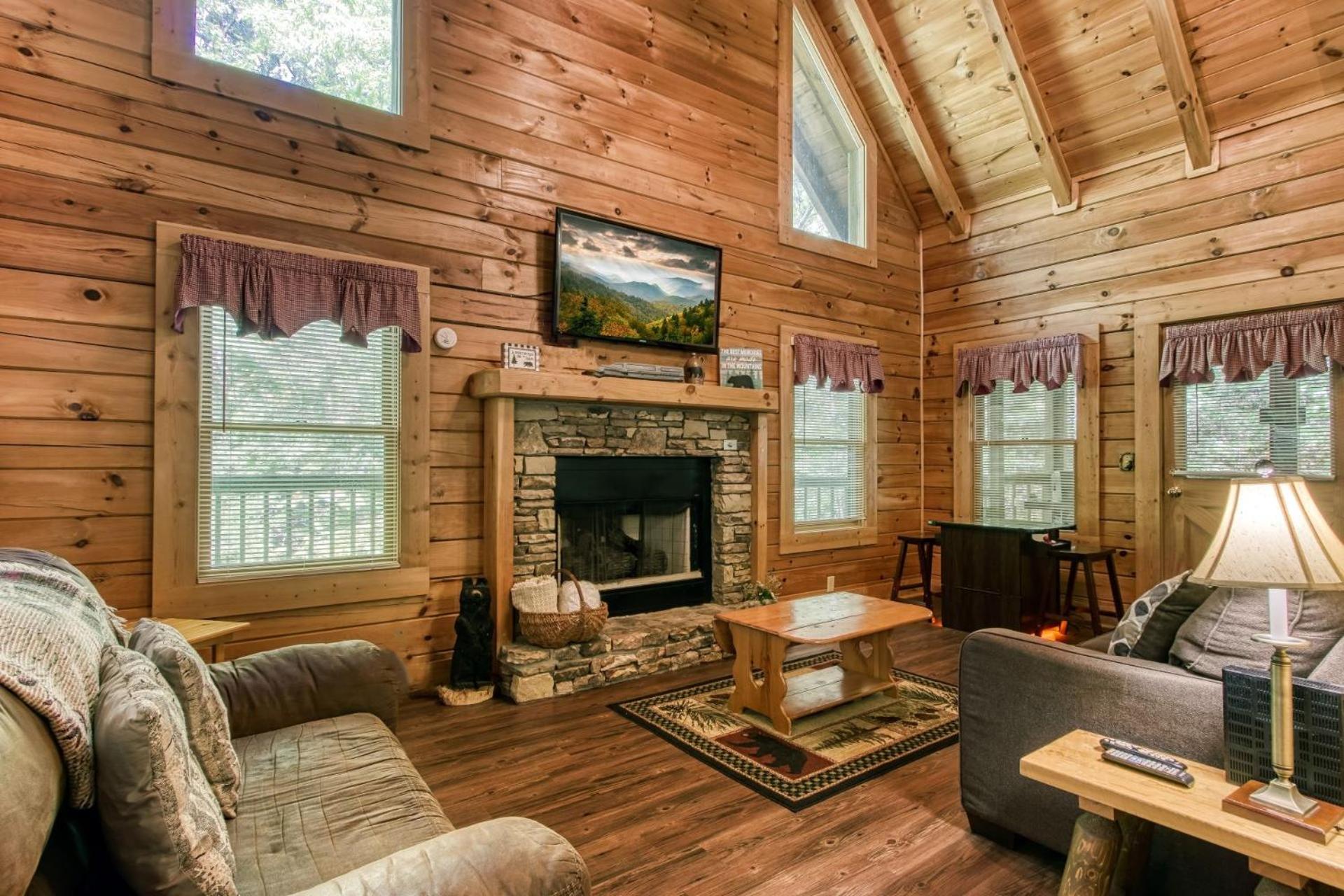 ER251 - Happy Haven - Great Location and Close to all the Attractions! cabin view 4