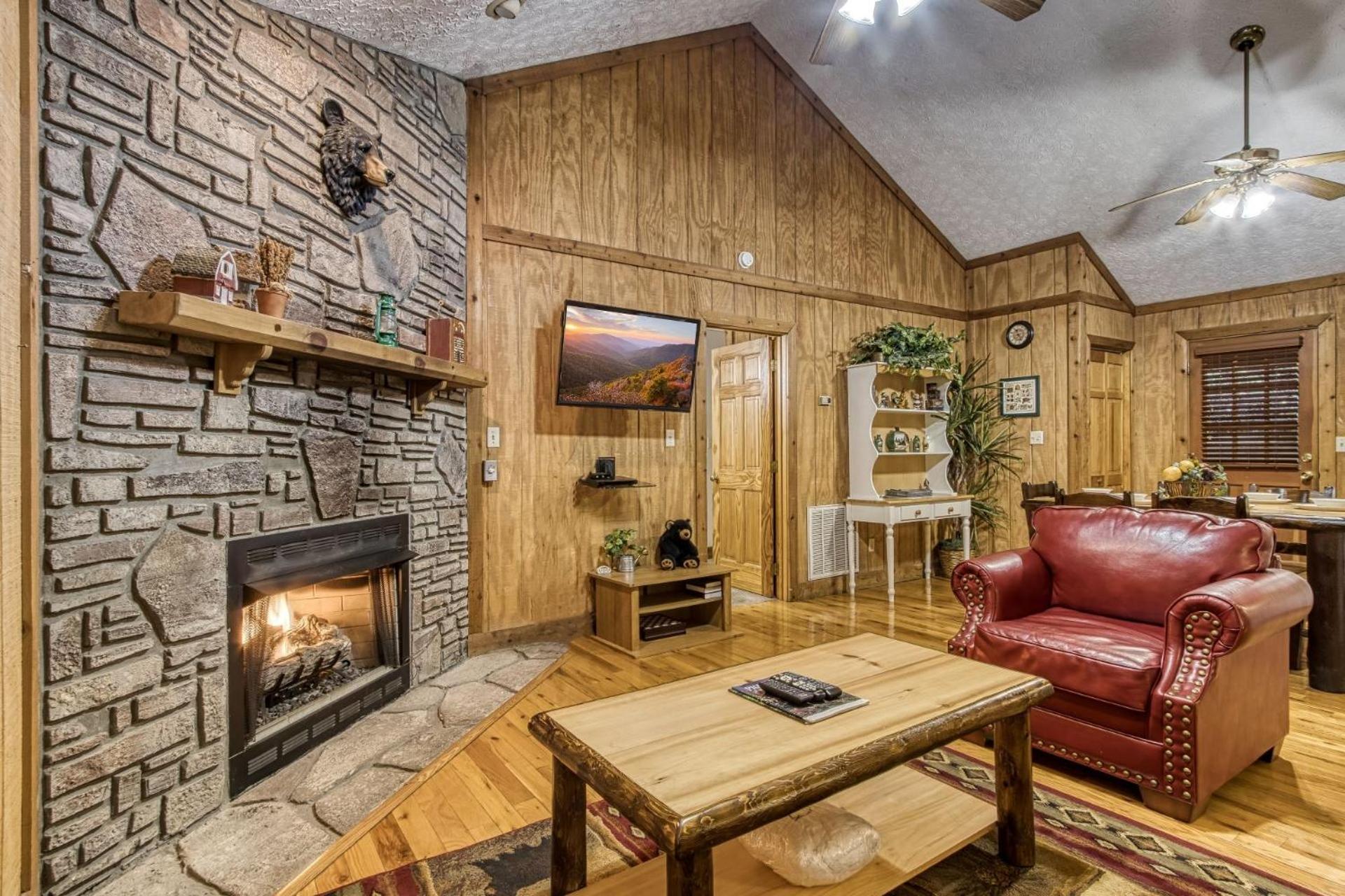 ER38r Grandpa's Getaway - Great location- Close to town cabin view 4